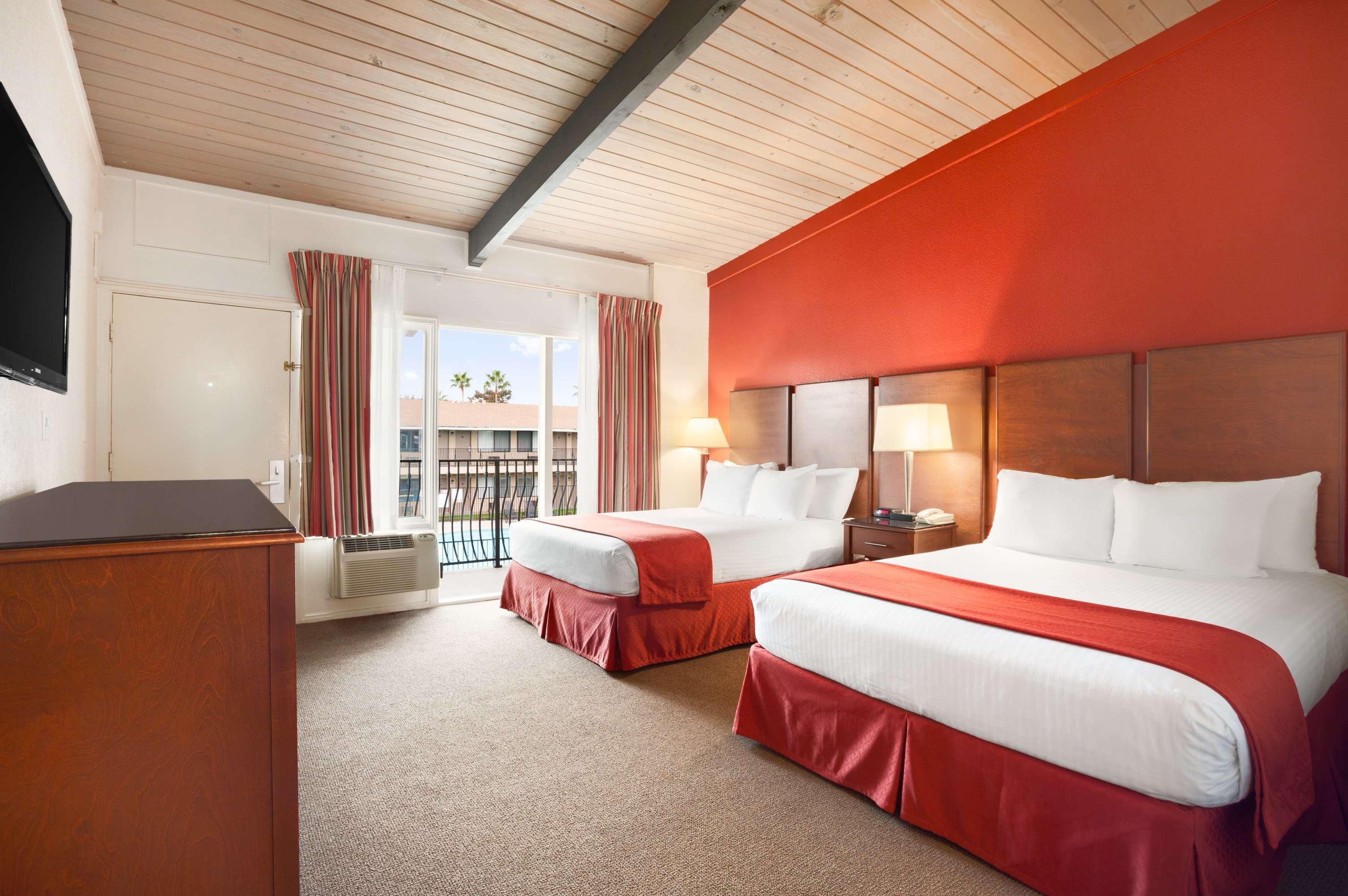 Ramada San Diego North Hotel & Conference Center — photo 5