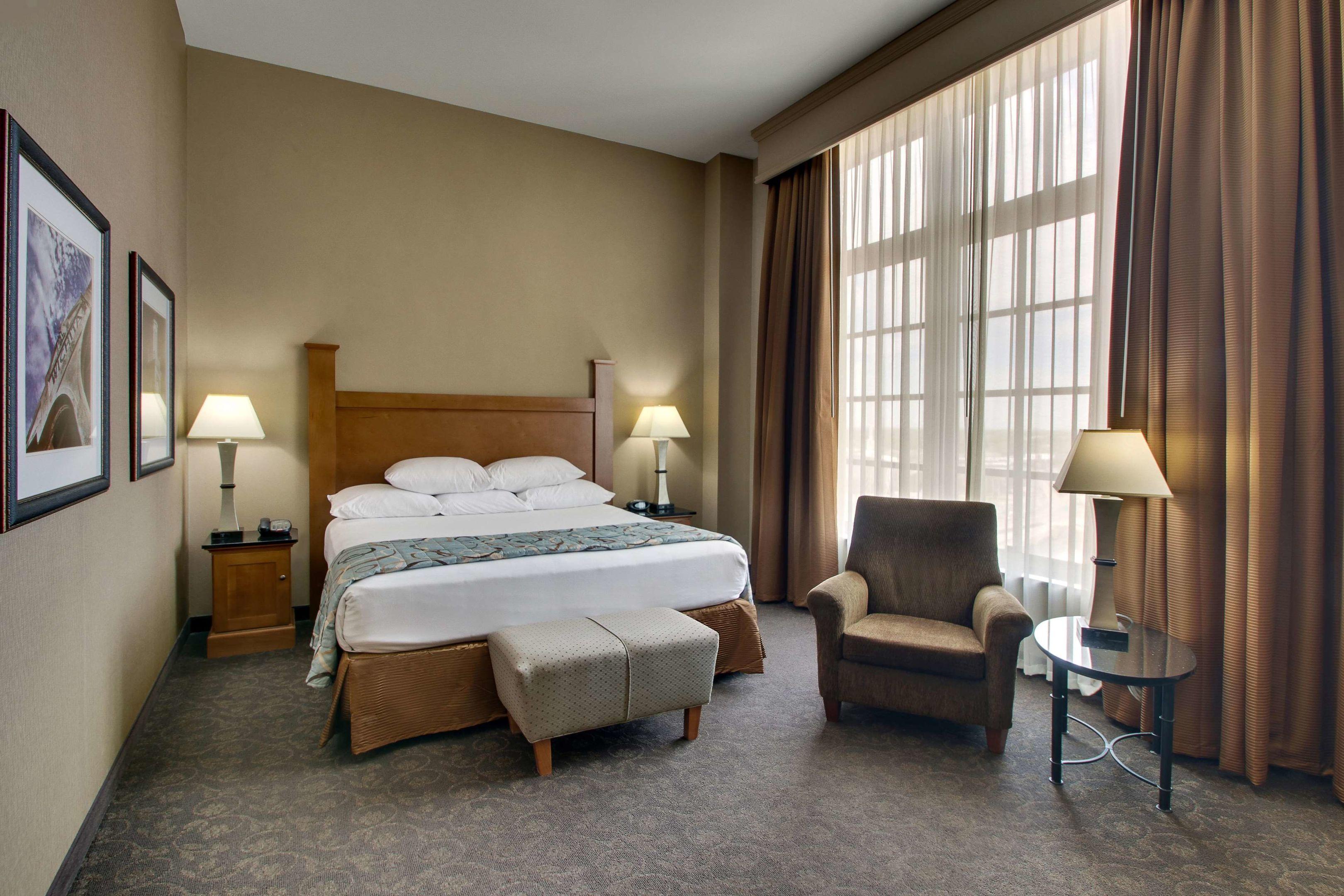 Drury Plaza Hotel Broadview Wichita — photo 3