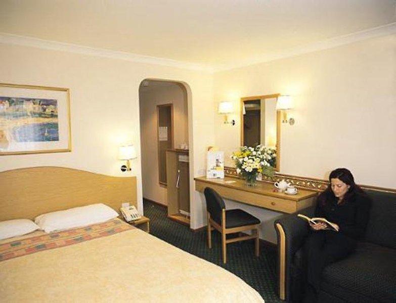 Days Inn Sheffield M1 — photo 4