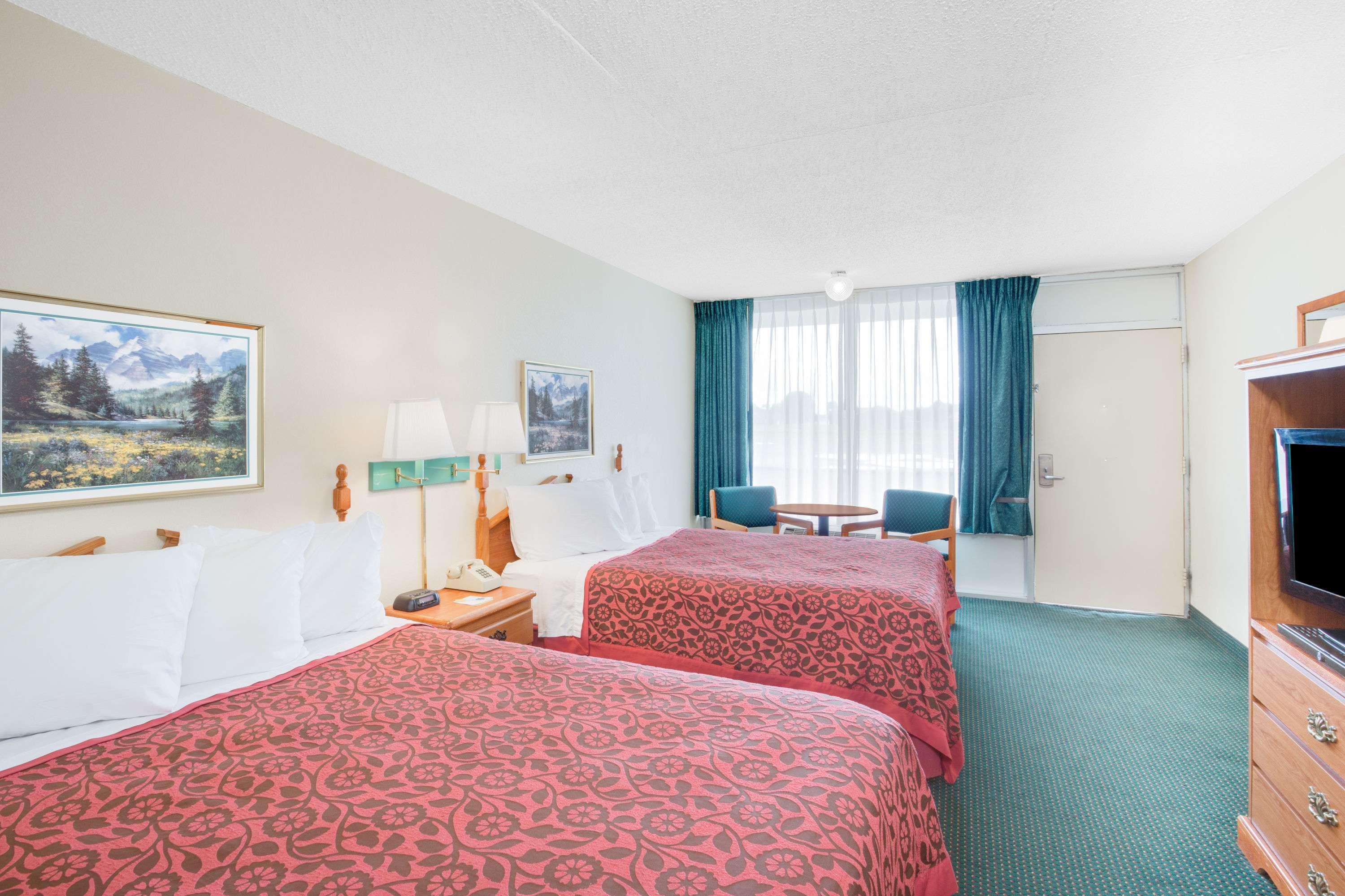 Days Inn Newport — photo 4