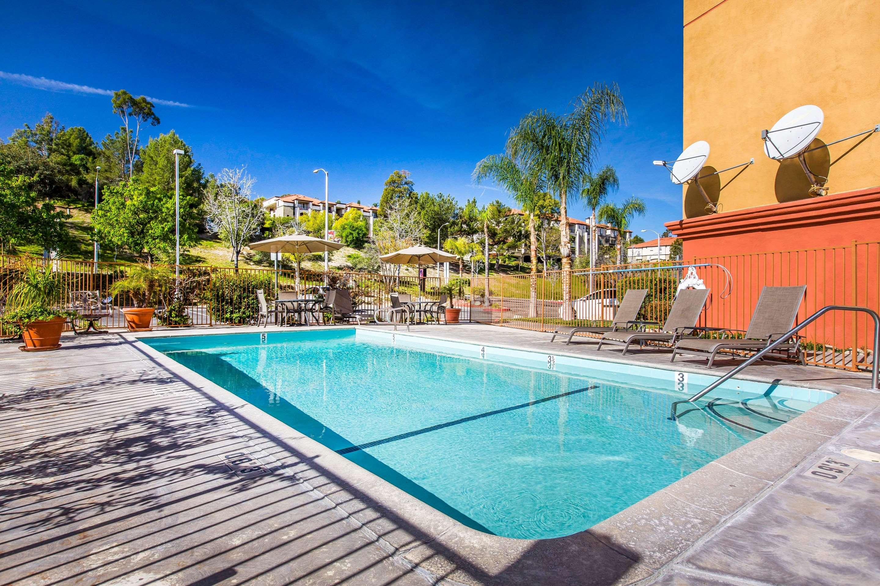 Comfort Suites Near Six Flags Magic Mountain — photo 4