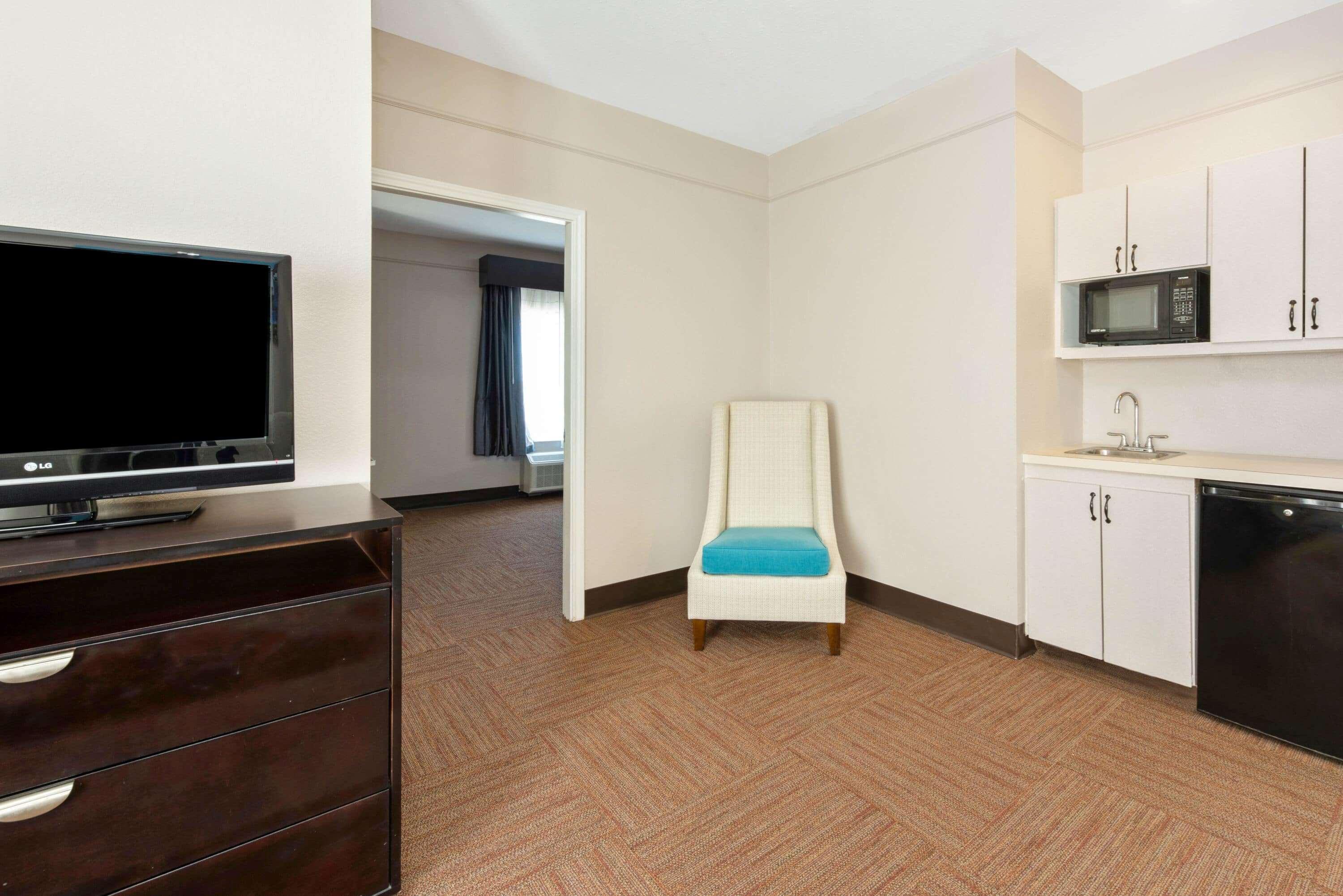 La Quinta Inn & Suites Winnie — photo 4
