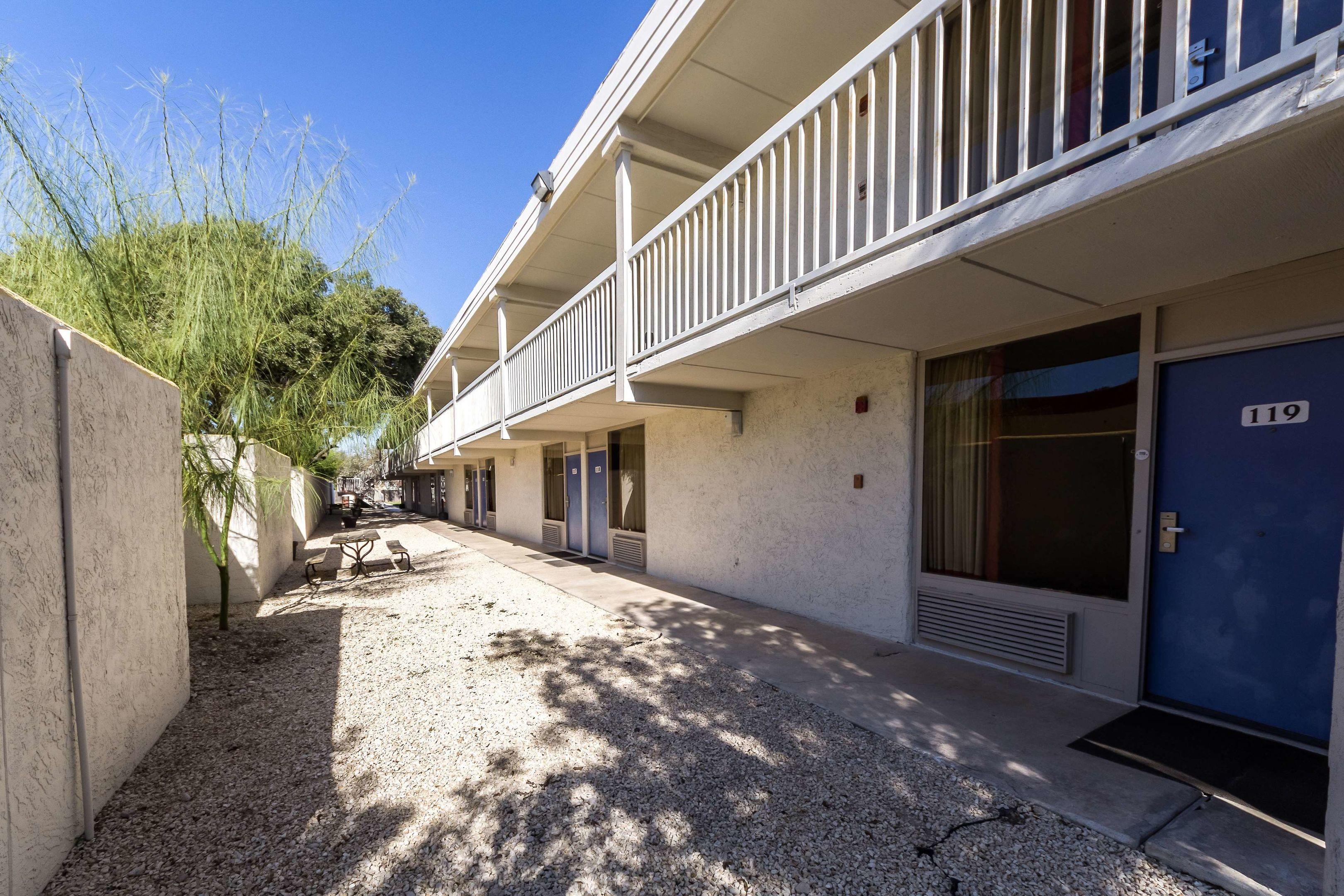 Motel 6 Uvalde Tx — photo 4