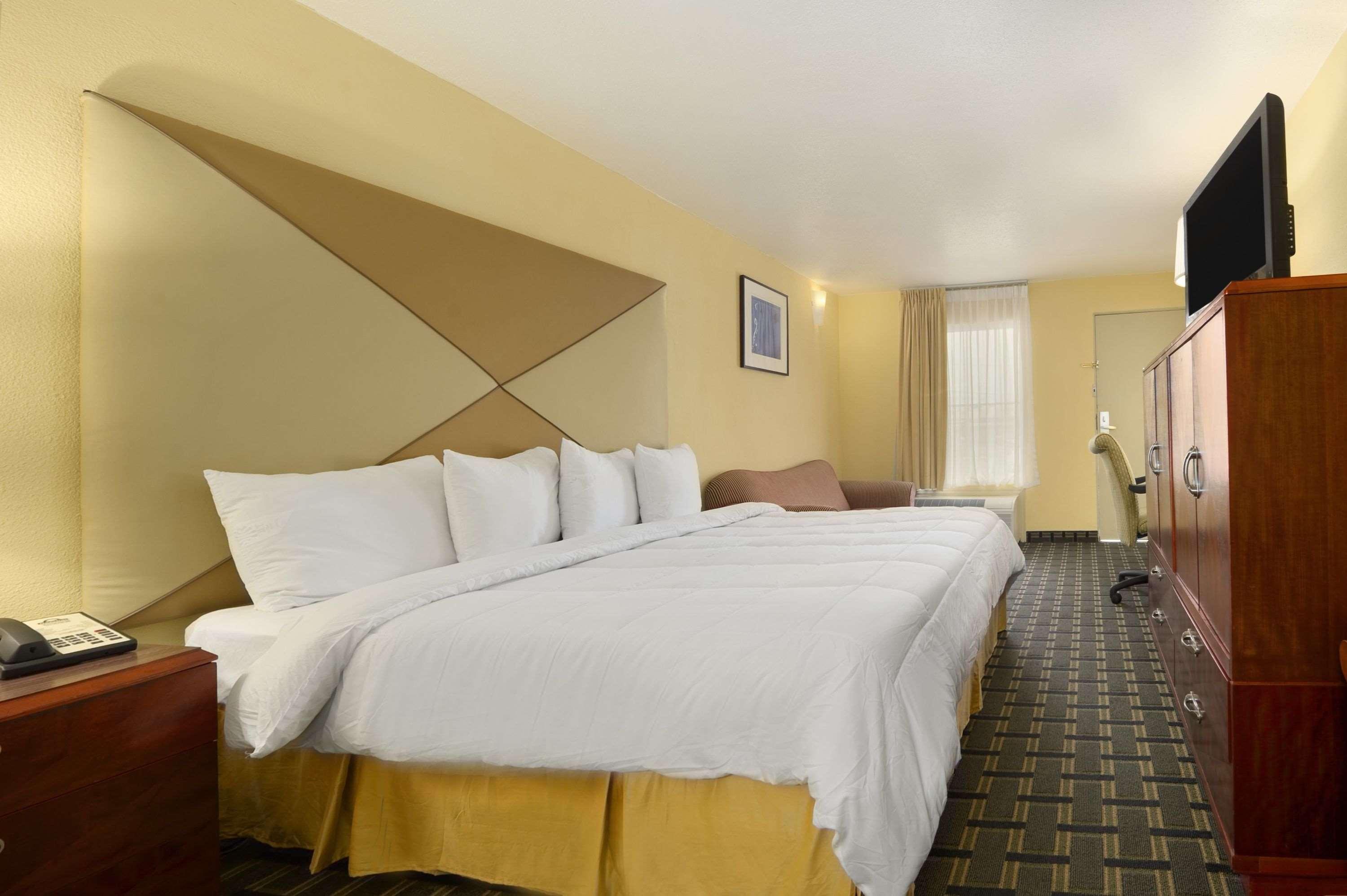 Days Inn by Wyndham Brunswick/St. Simons Area — photo 4