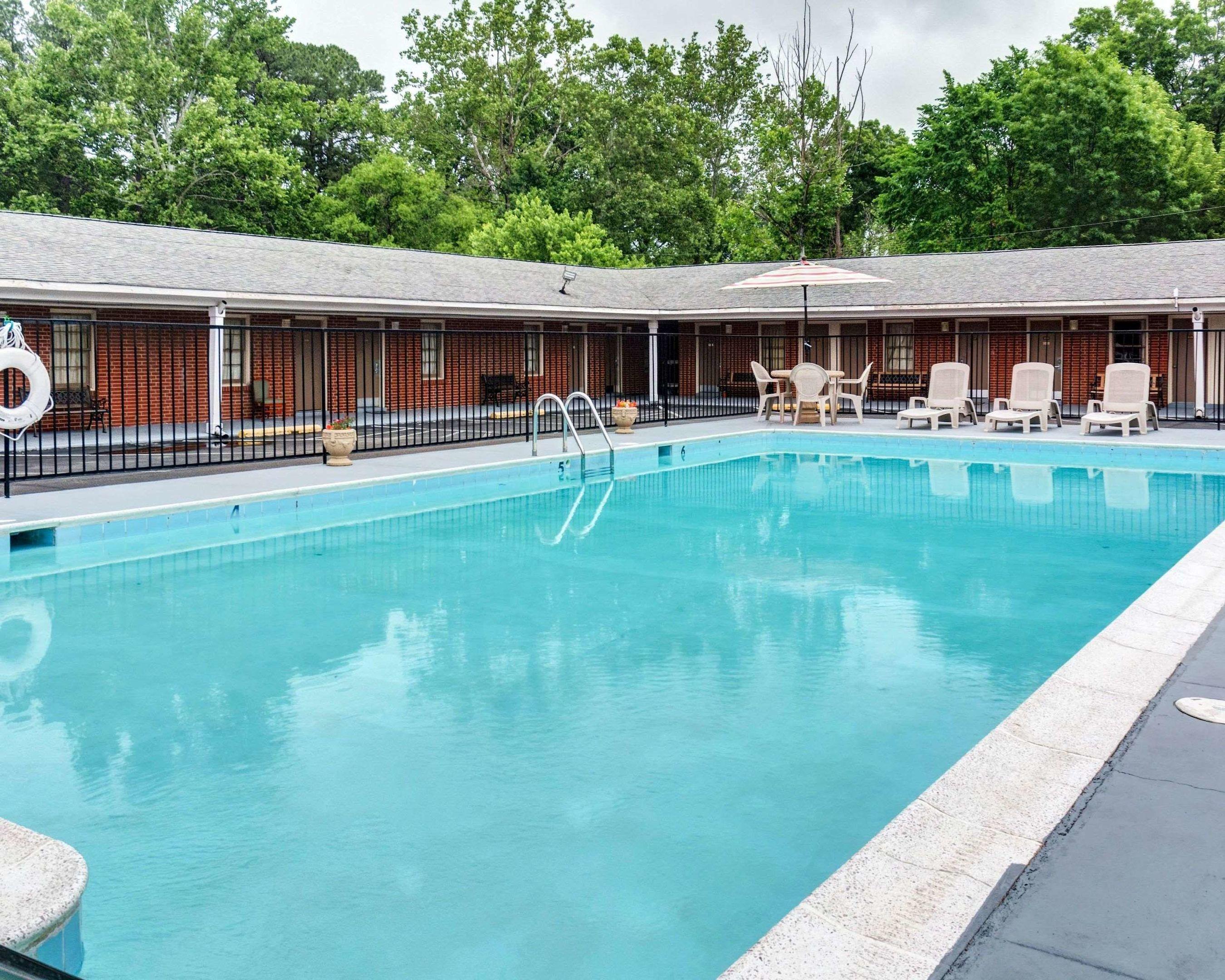 Rodeway Inn & Suites — photo 4