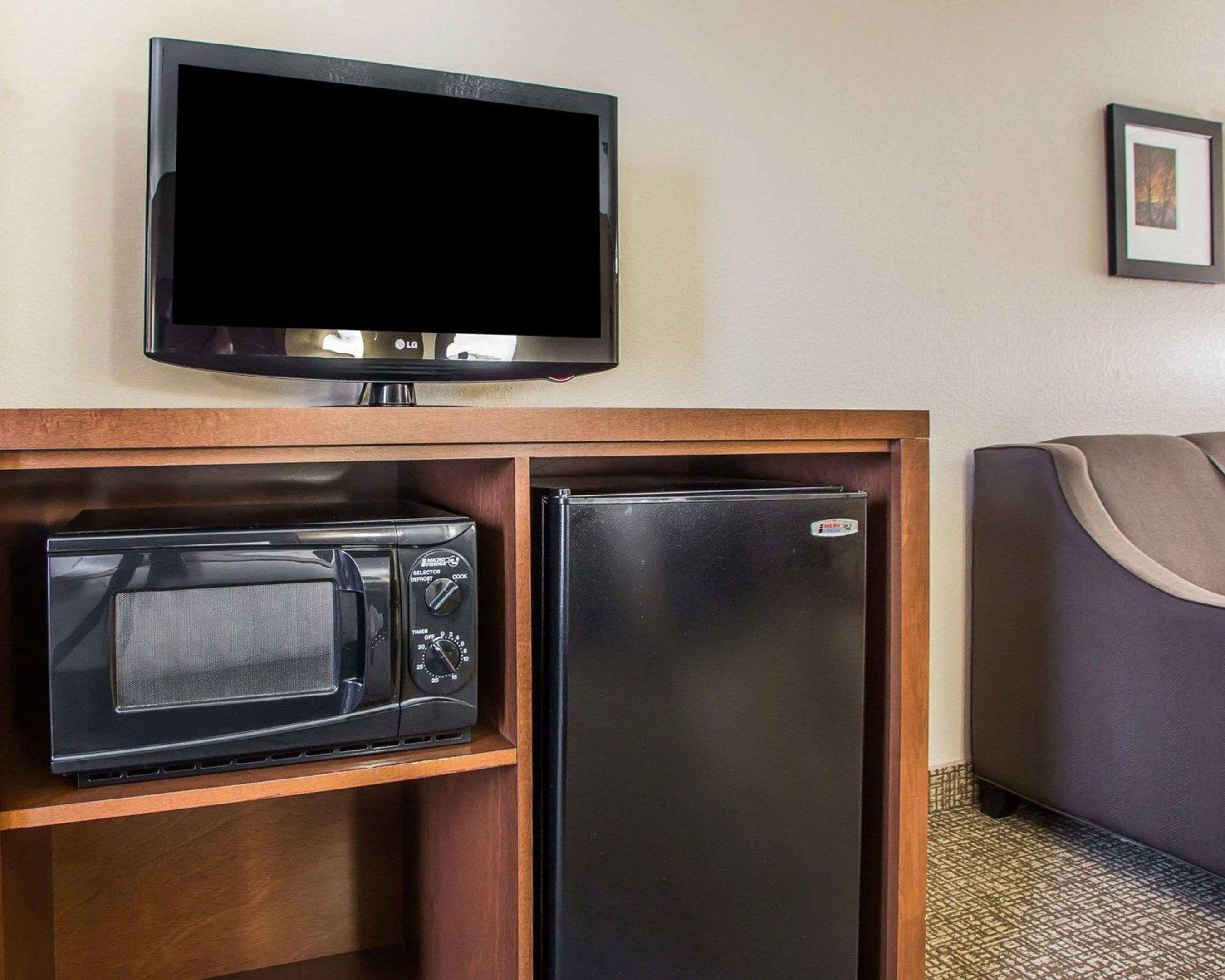 Comfort Suites — photo 4