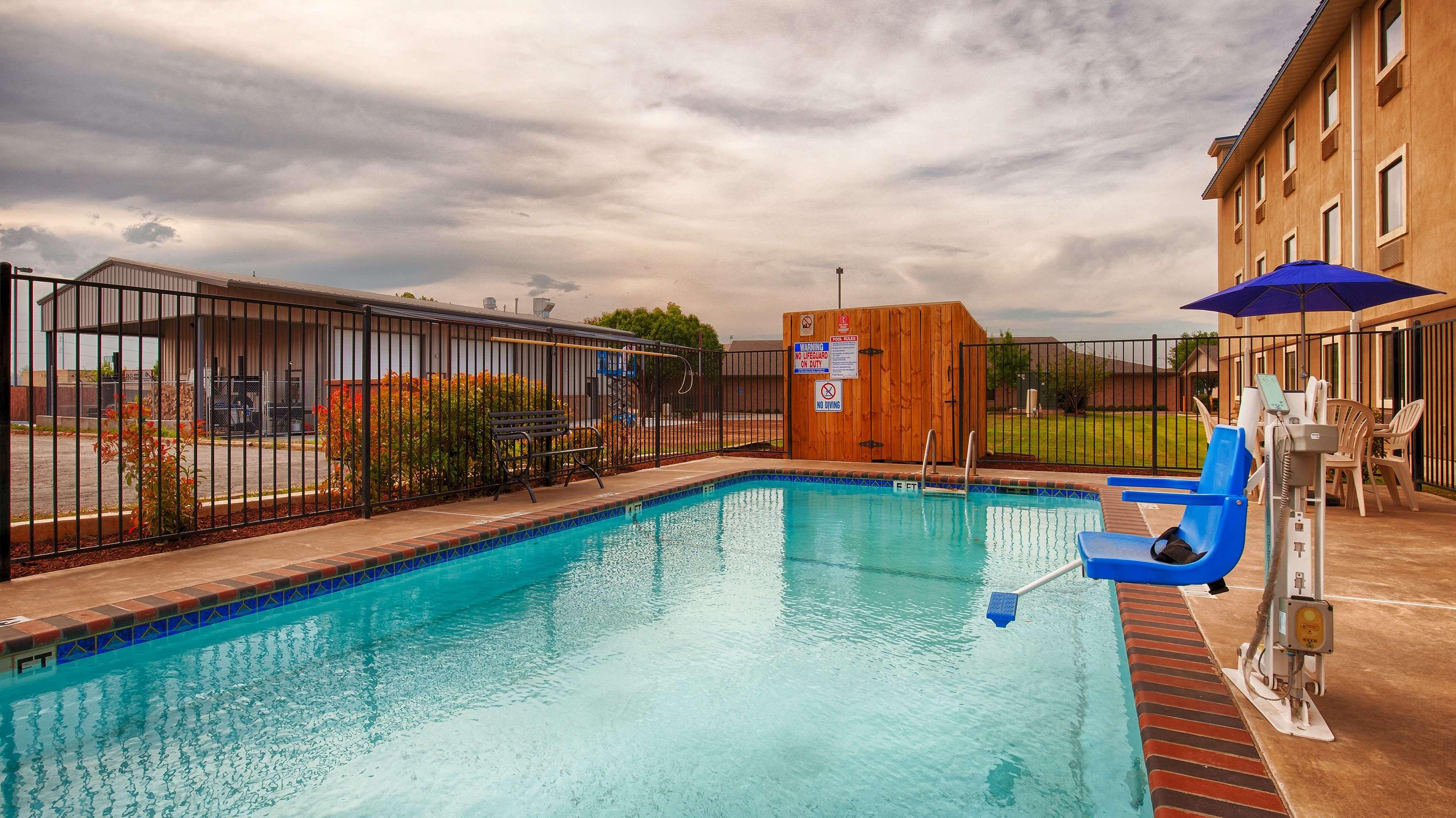Best Western Plus University Inn & Suites — photo 4