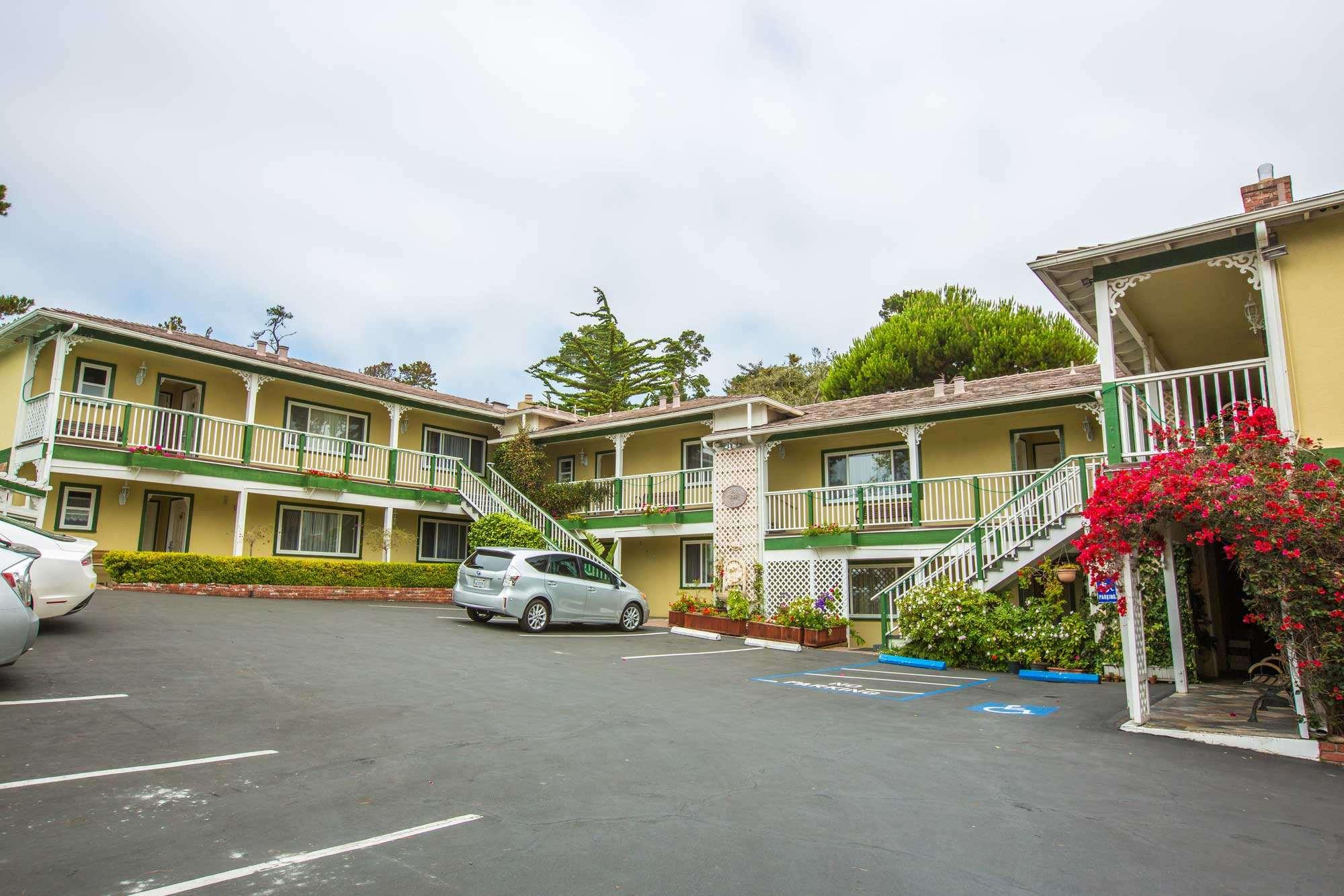 Carmel Inn & Suites — photo 3