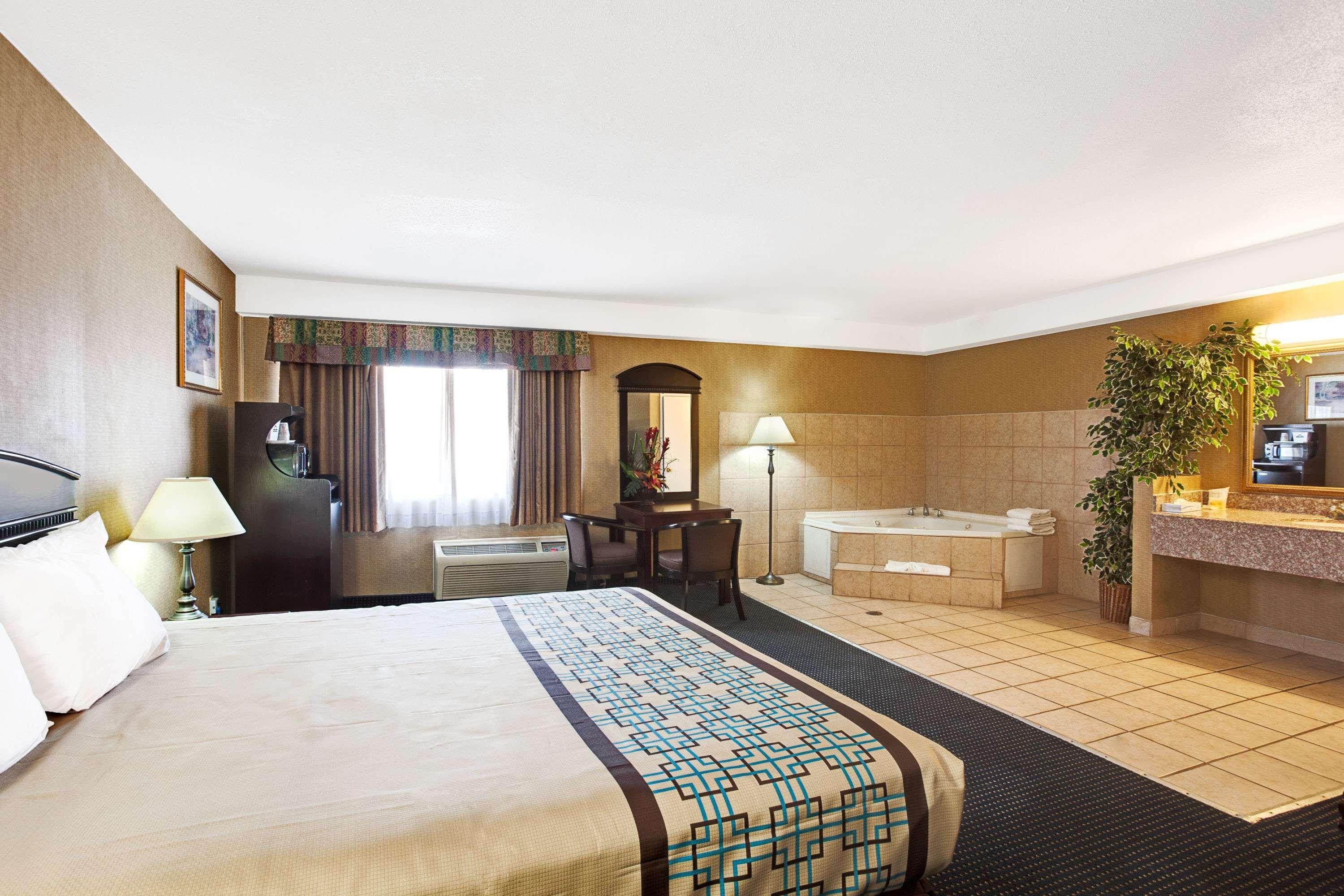 Days Inn & Suites Artesia — photo 4