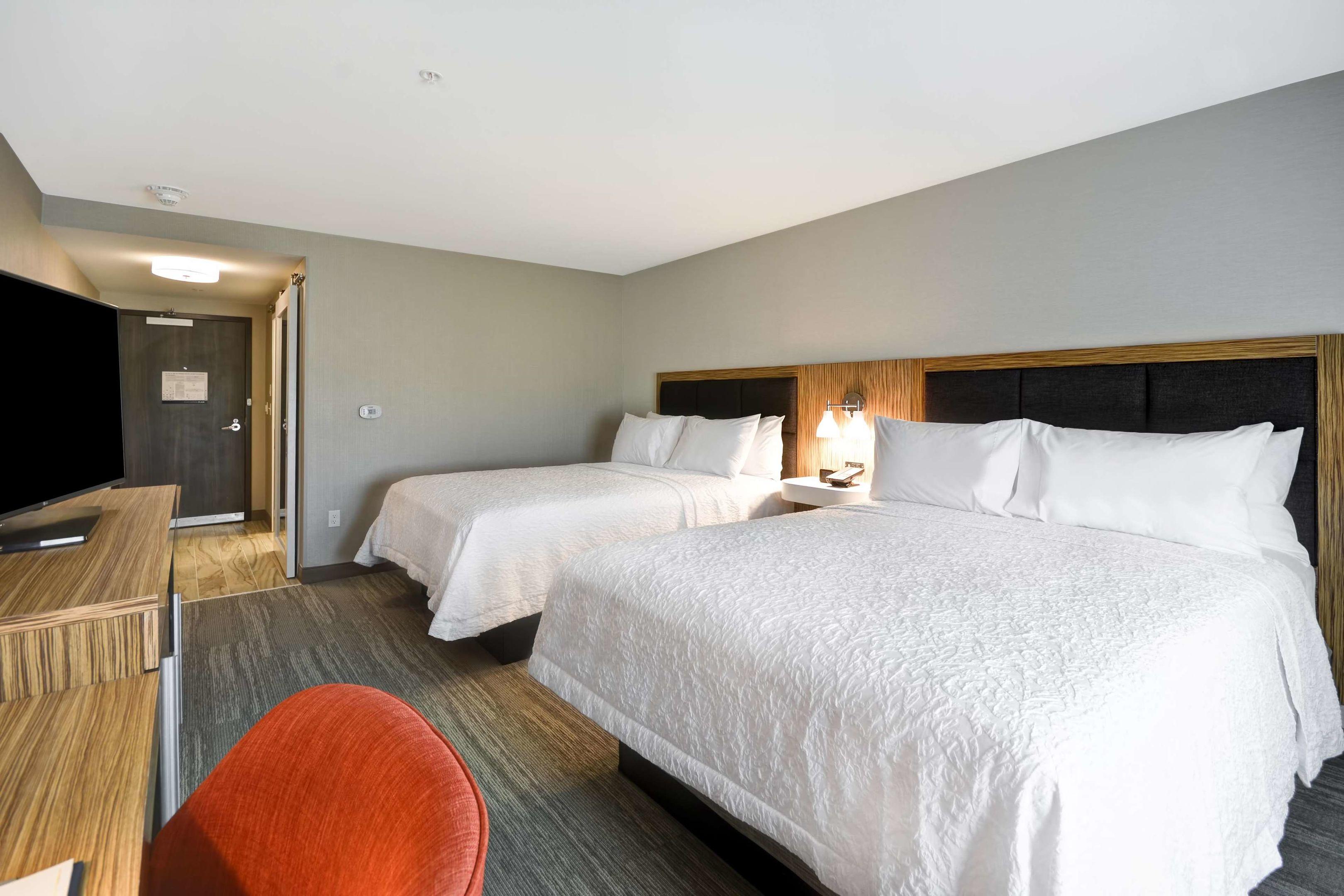 Hampton Inn & Suites Detroit/Warren — photo 3