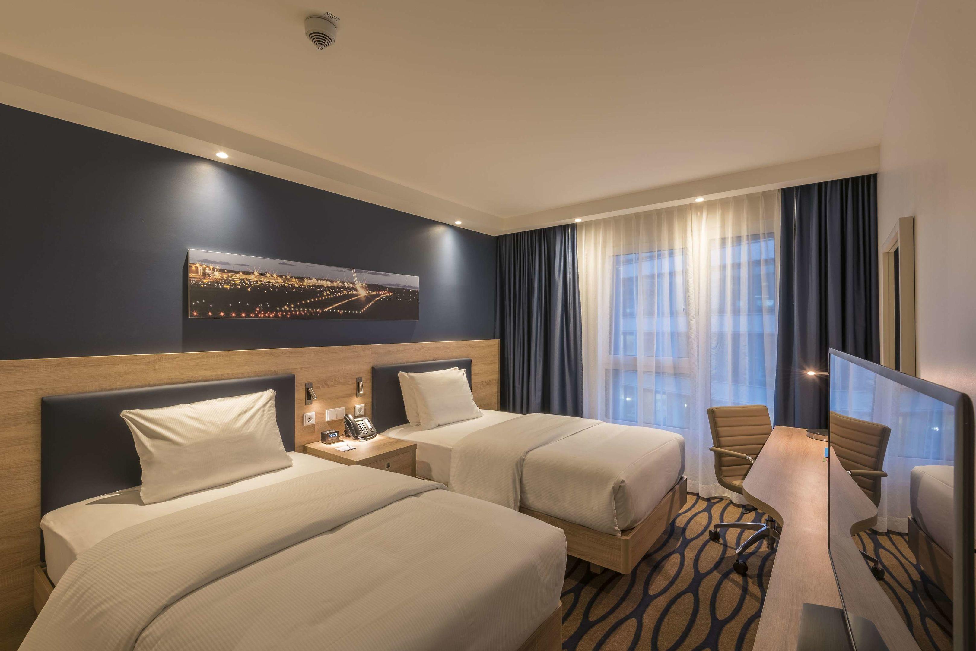 Hampton by Hilton Frankfurt Airport — photo 4