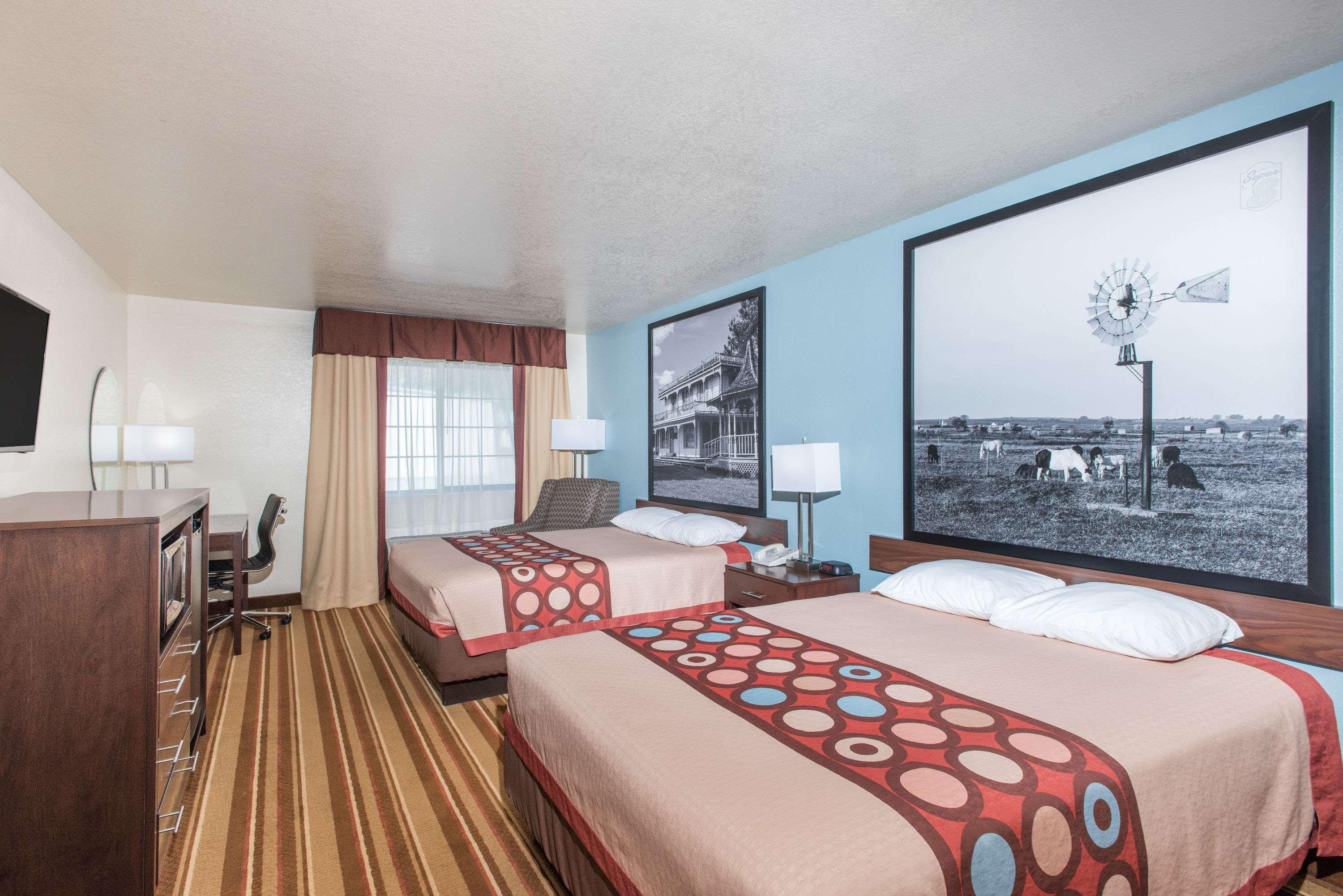 Super 8 by Wyndham Claremore OK — photo 4