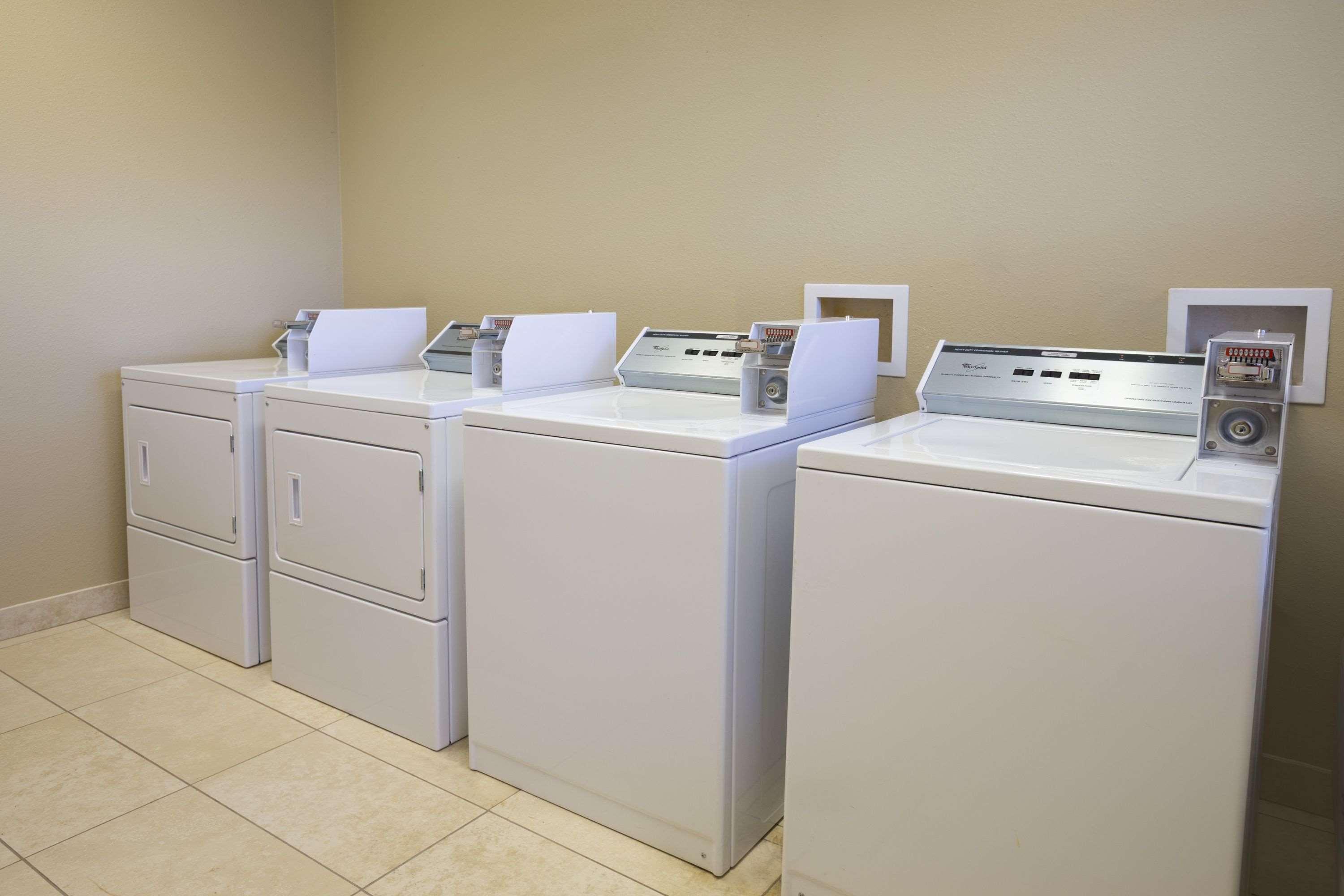 Days Inn & Suites Gonzales — photo 4