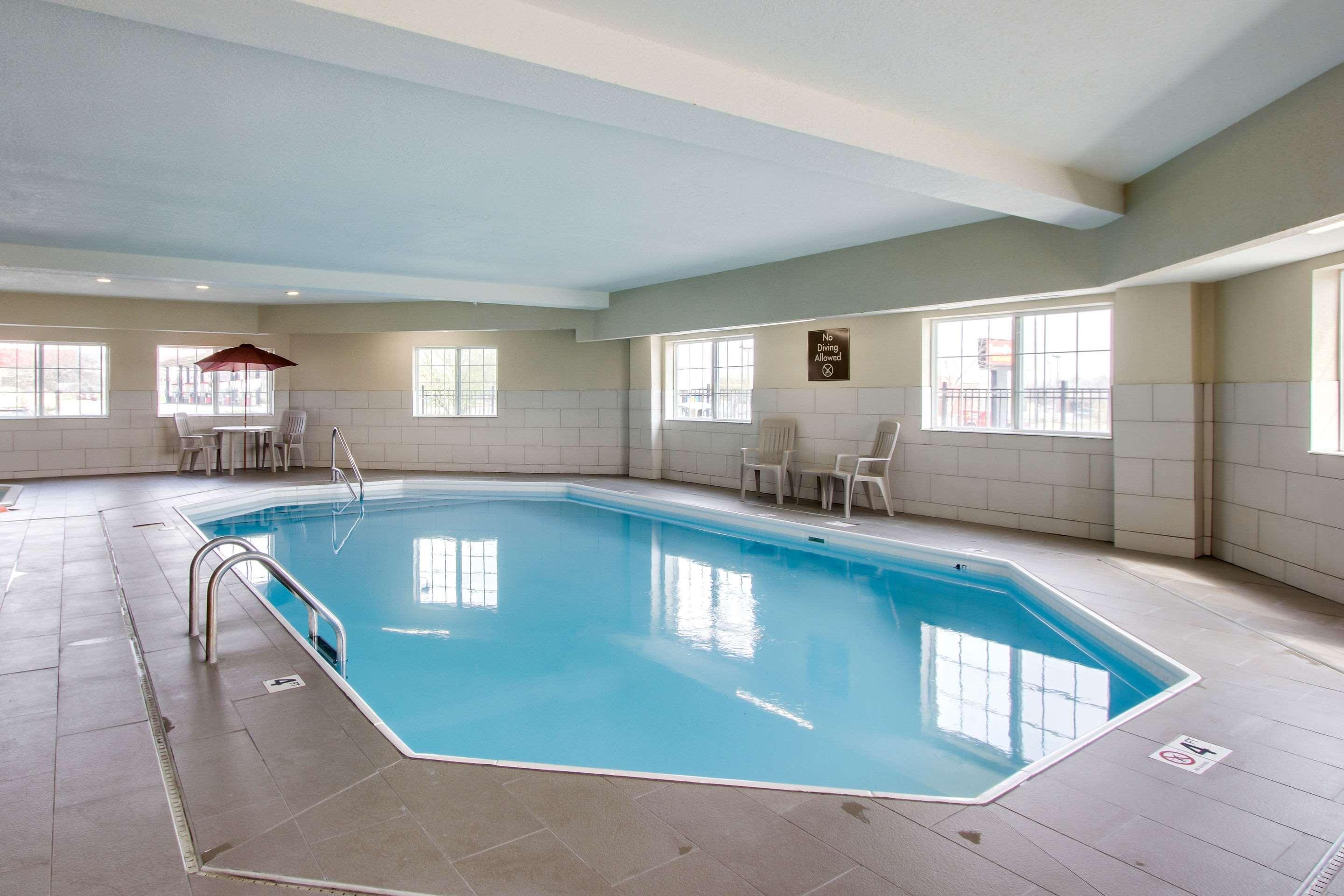 Comfort Inn & Suites — photo 4