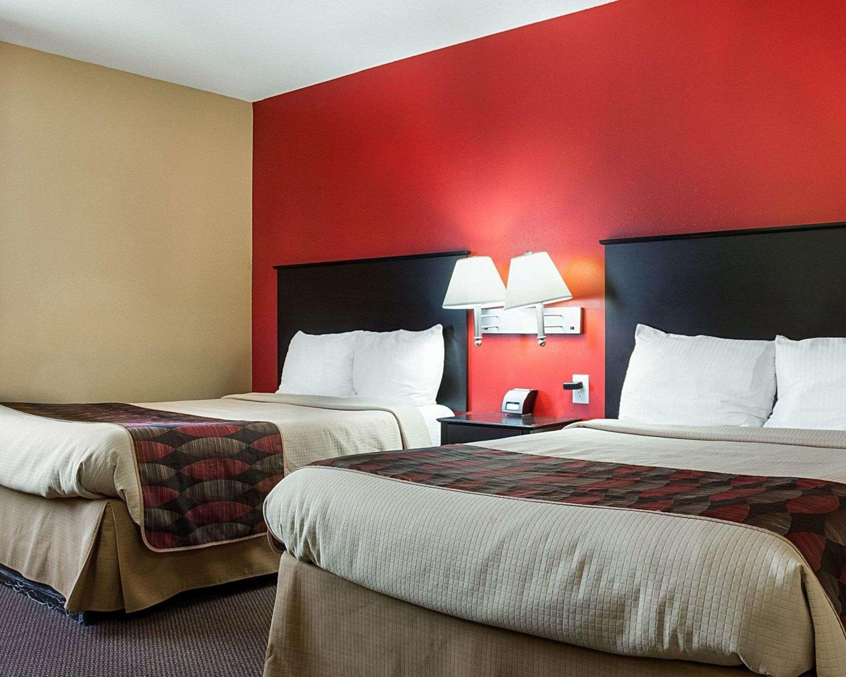 Econo Lodge Jamestown — photo 5