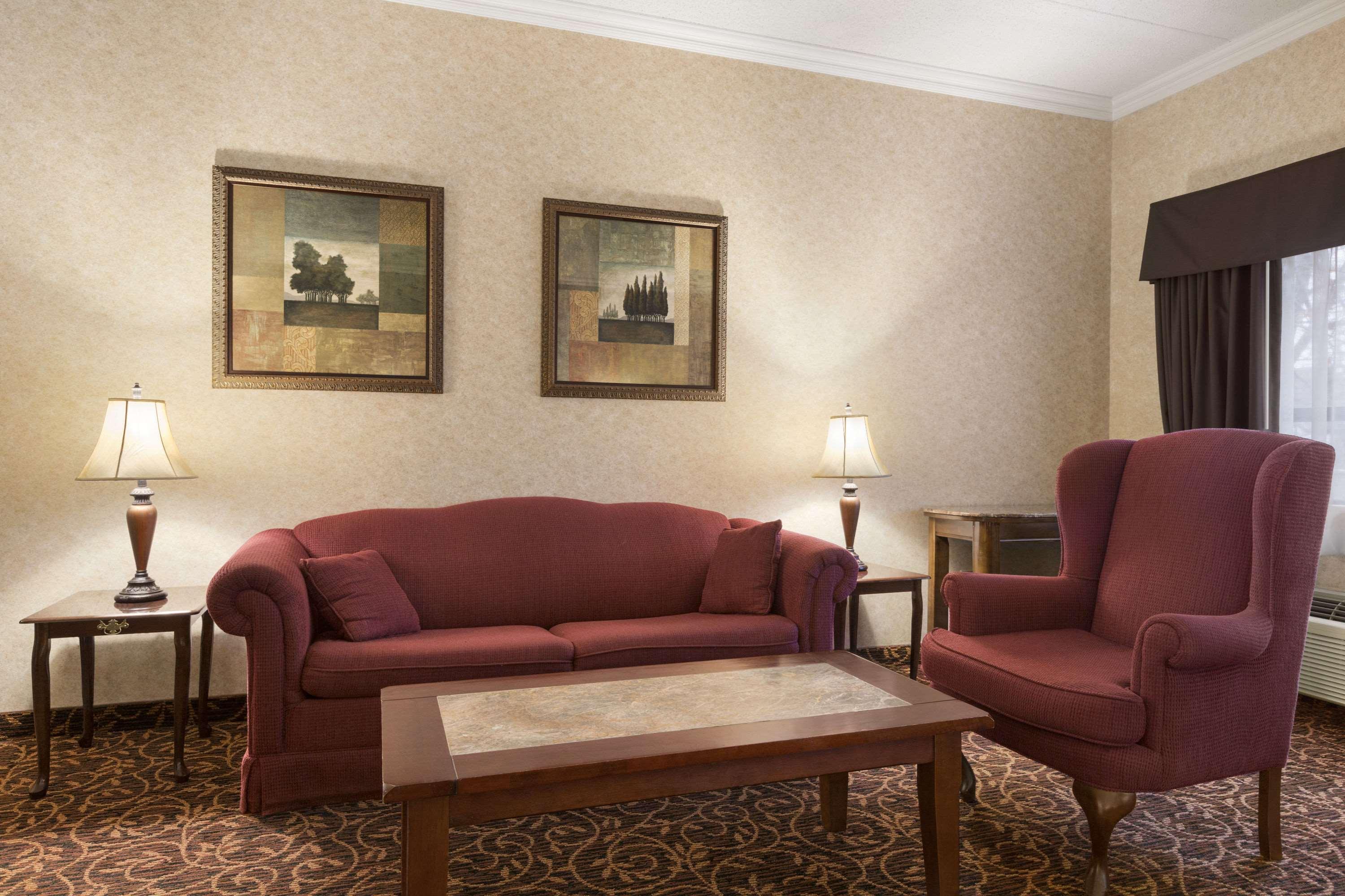 Days Inn Toronto East Lakeview — photo 4