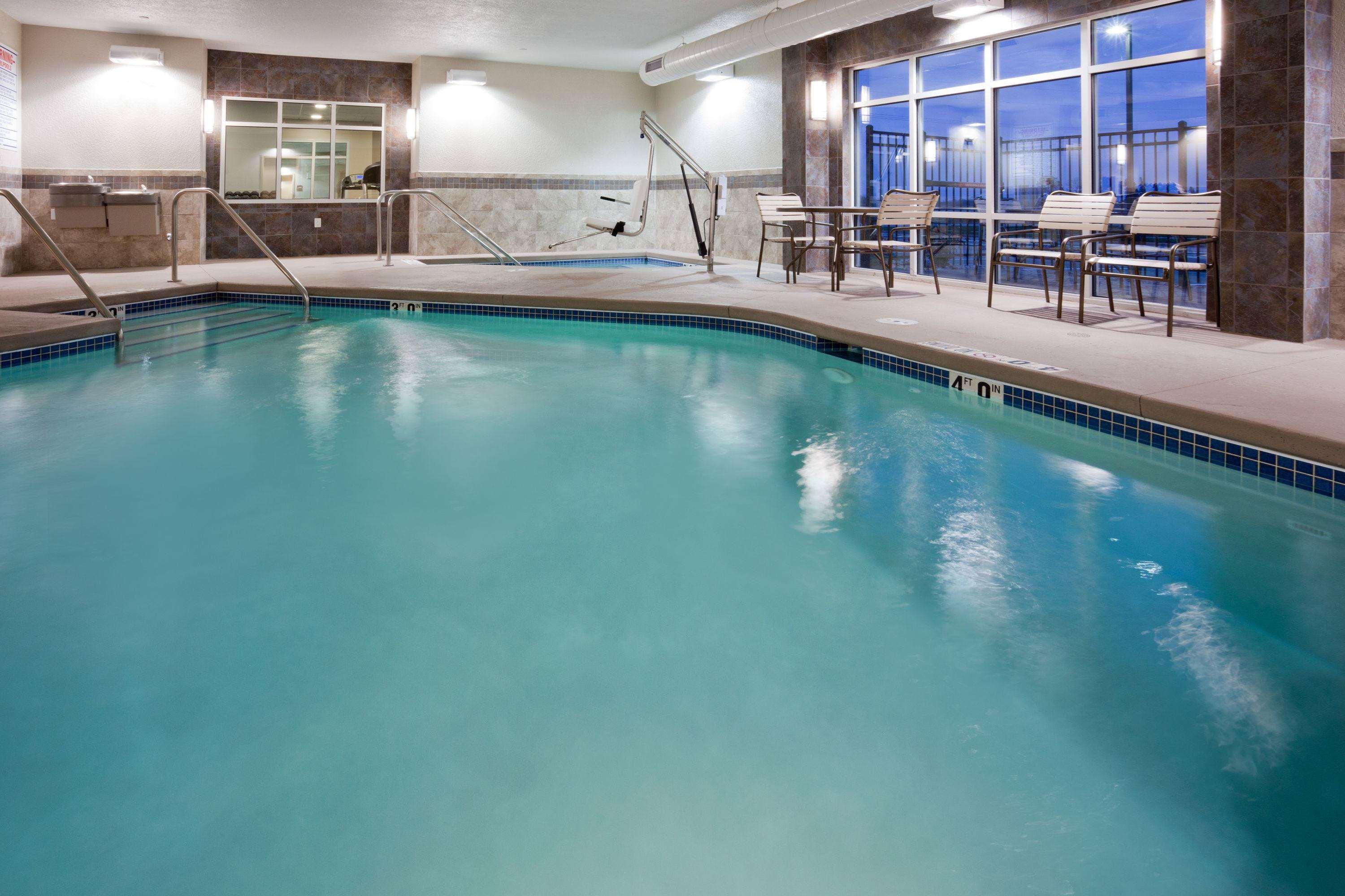 AmericInn Hotel & Suites Waupun — photo 3