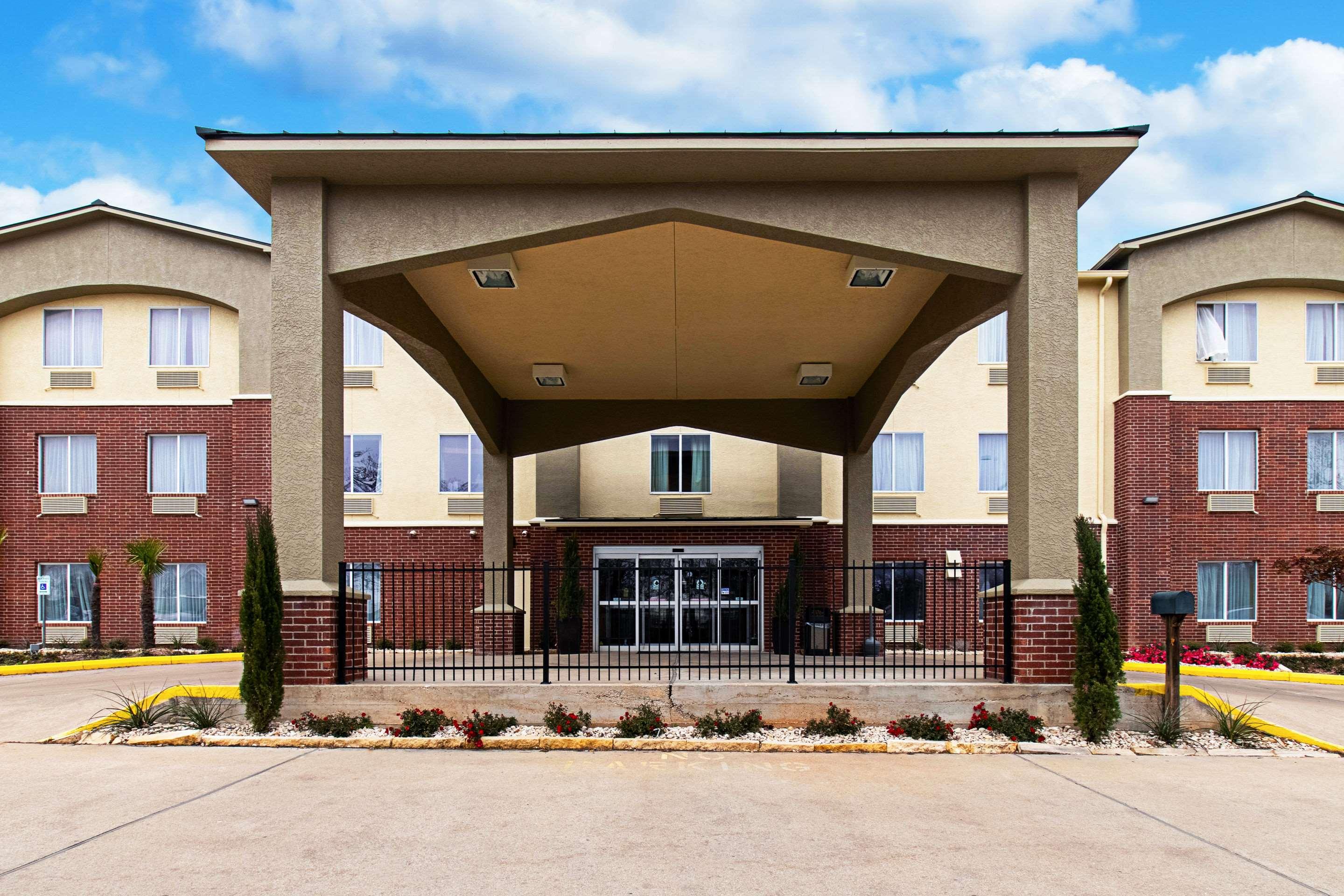 Comfort Inn & Suites — photo 3