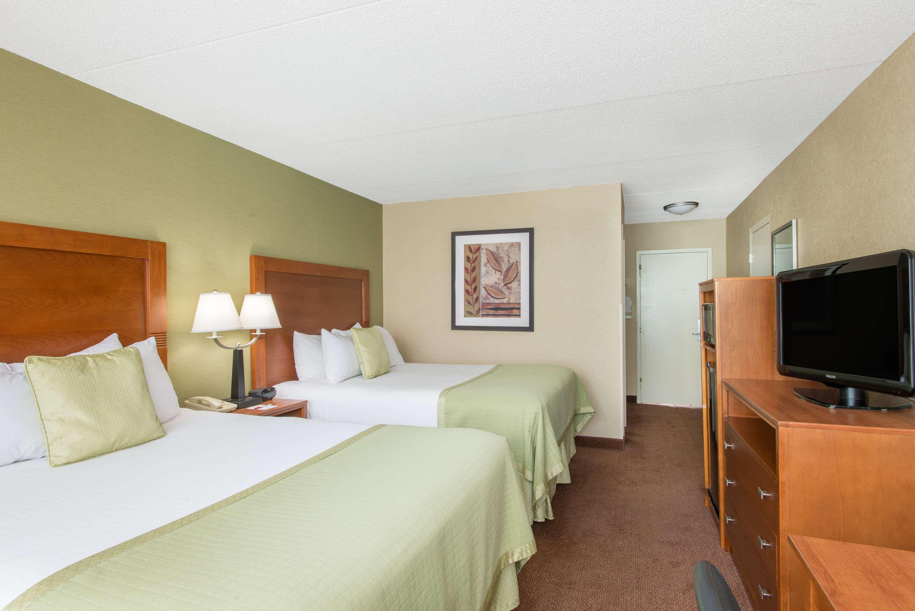Ramada Ellsworrth — photo 4