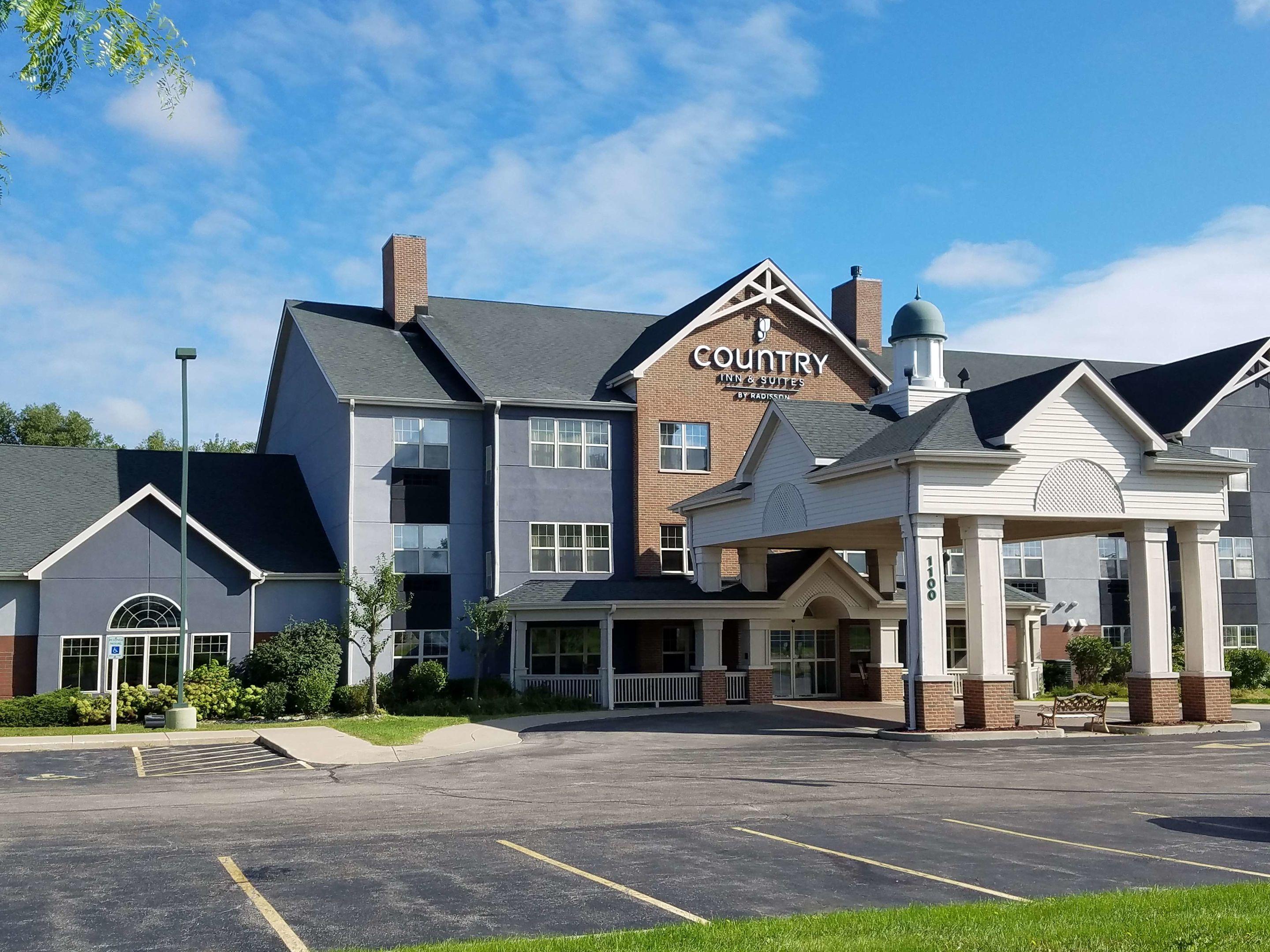 Country Inn & Suites by Radisson, Zion, IL — photo 4