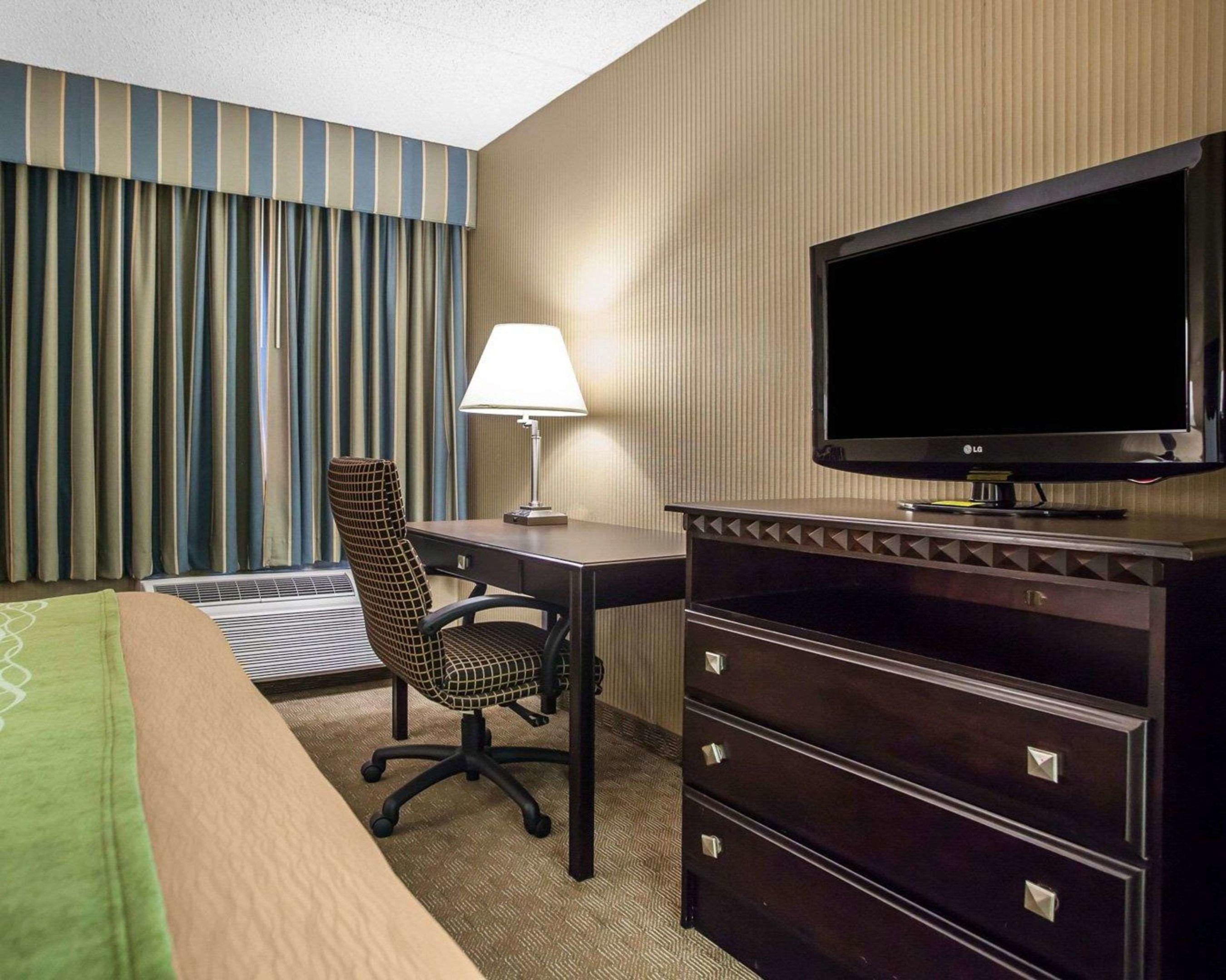 Comfort Inn Edison — photo 4