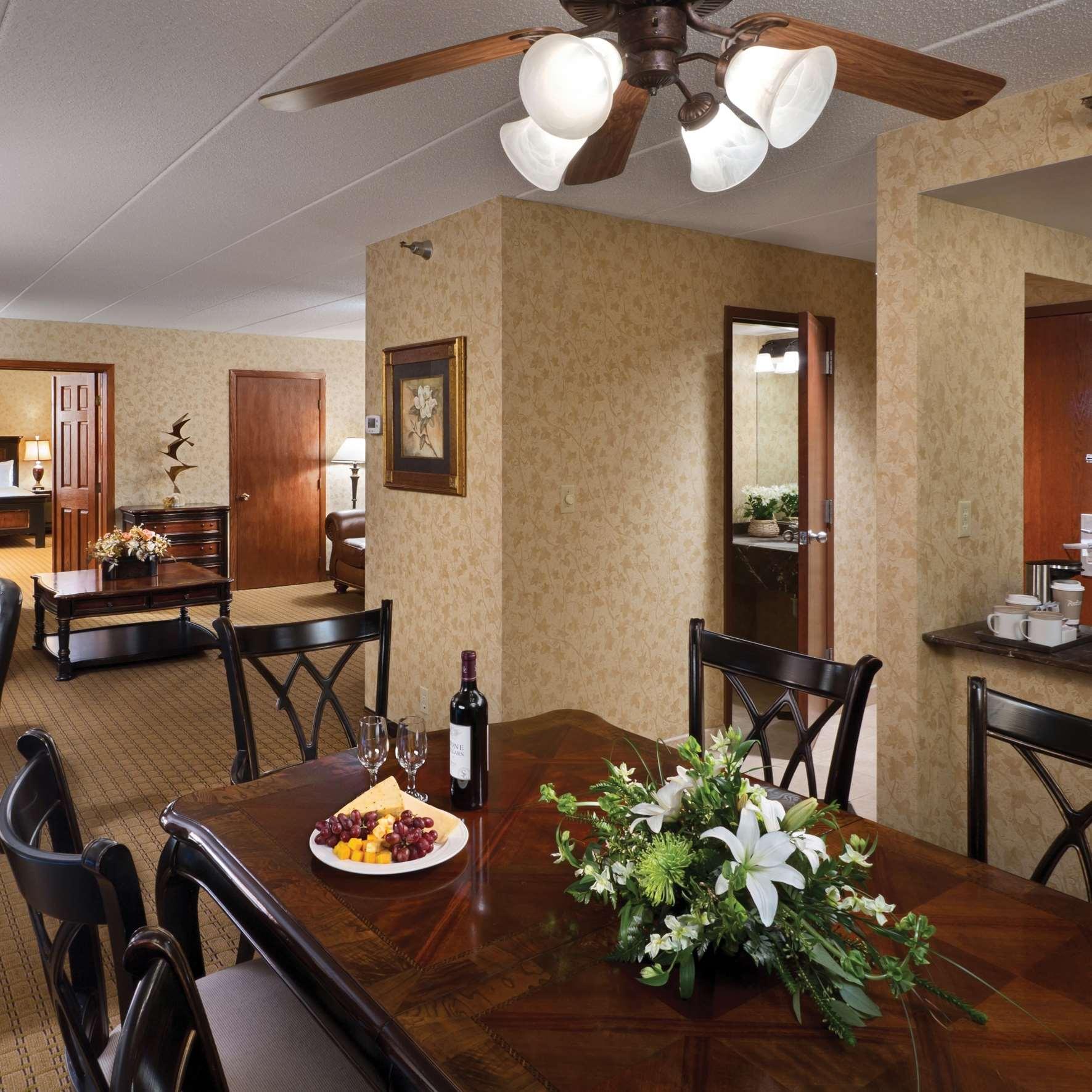 Radisson Hotel Bismarck — photo 3