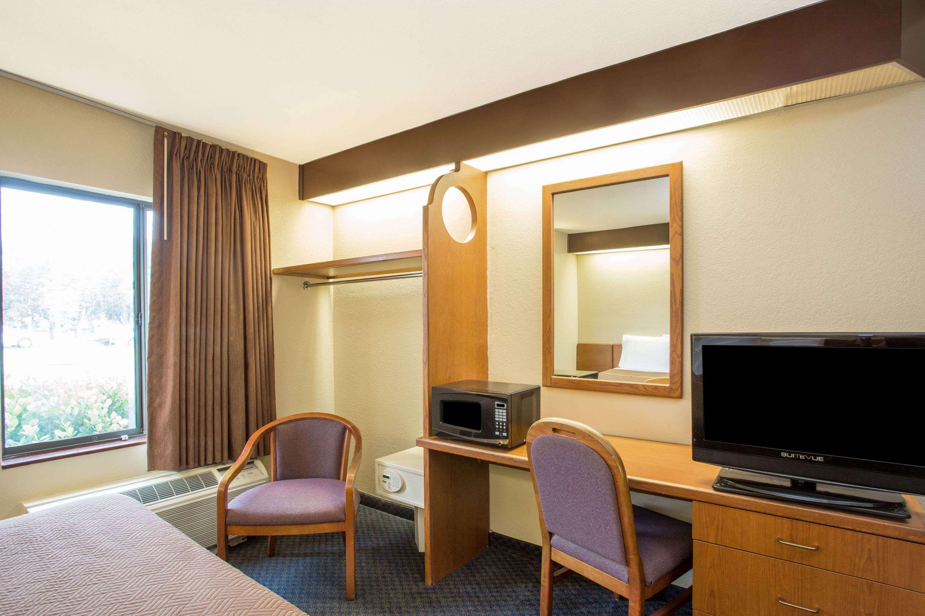 Travelodge Fort Myers Airport — photo 4