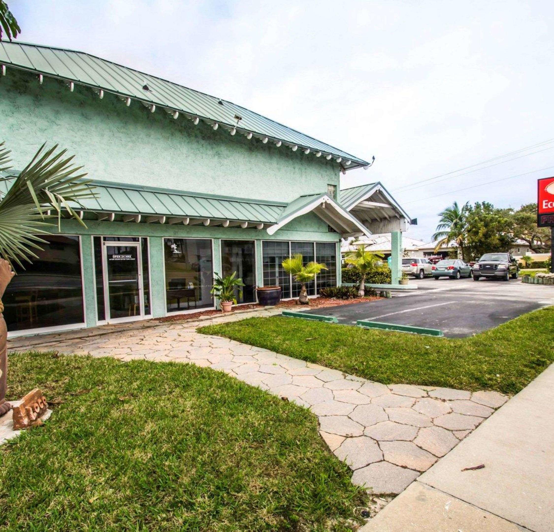 Econo Lodge Cocoa Beach — photo 3
