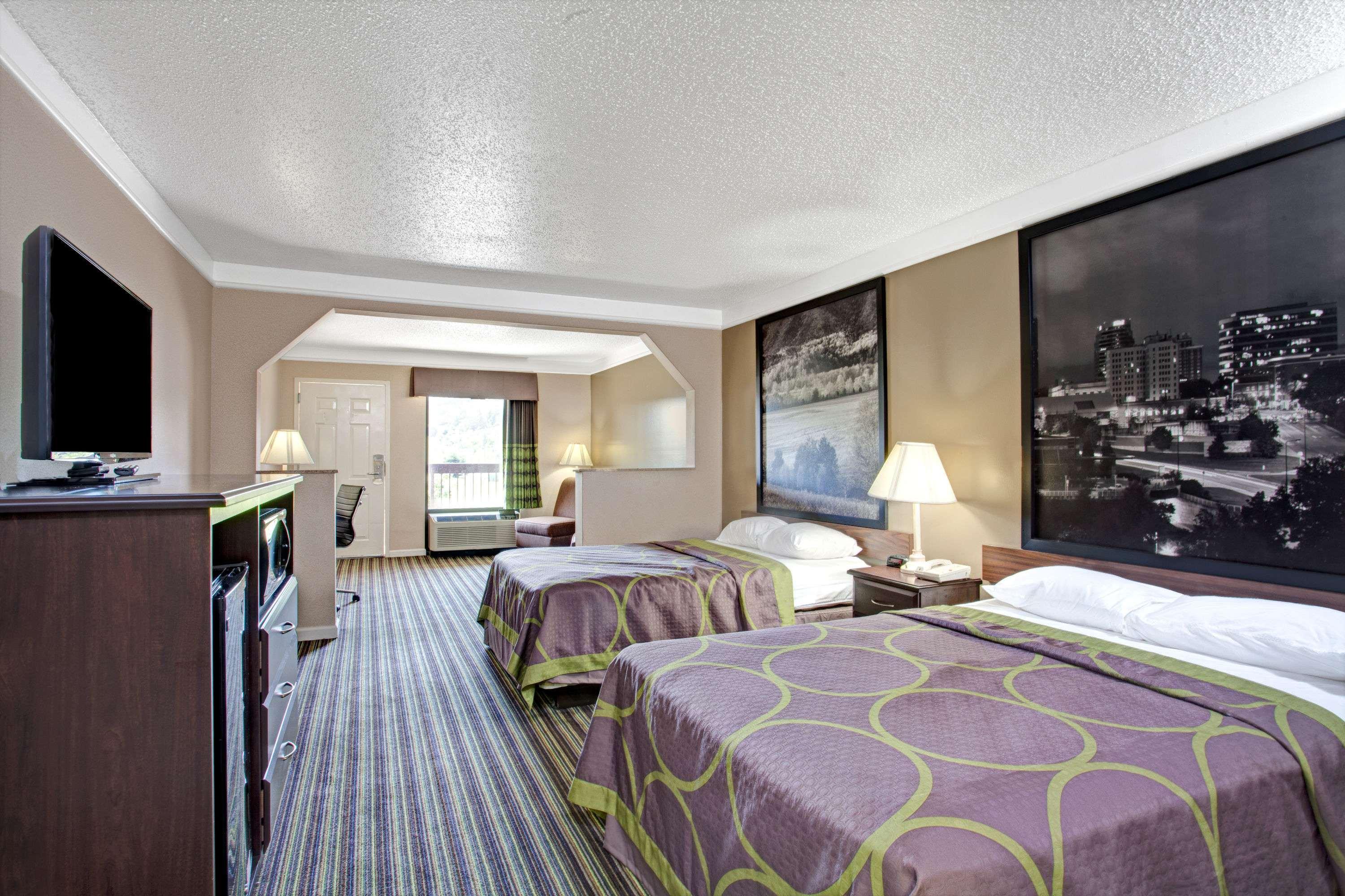 Super 8 by Wyndham Knoxville East — photo 5