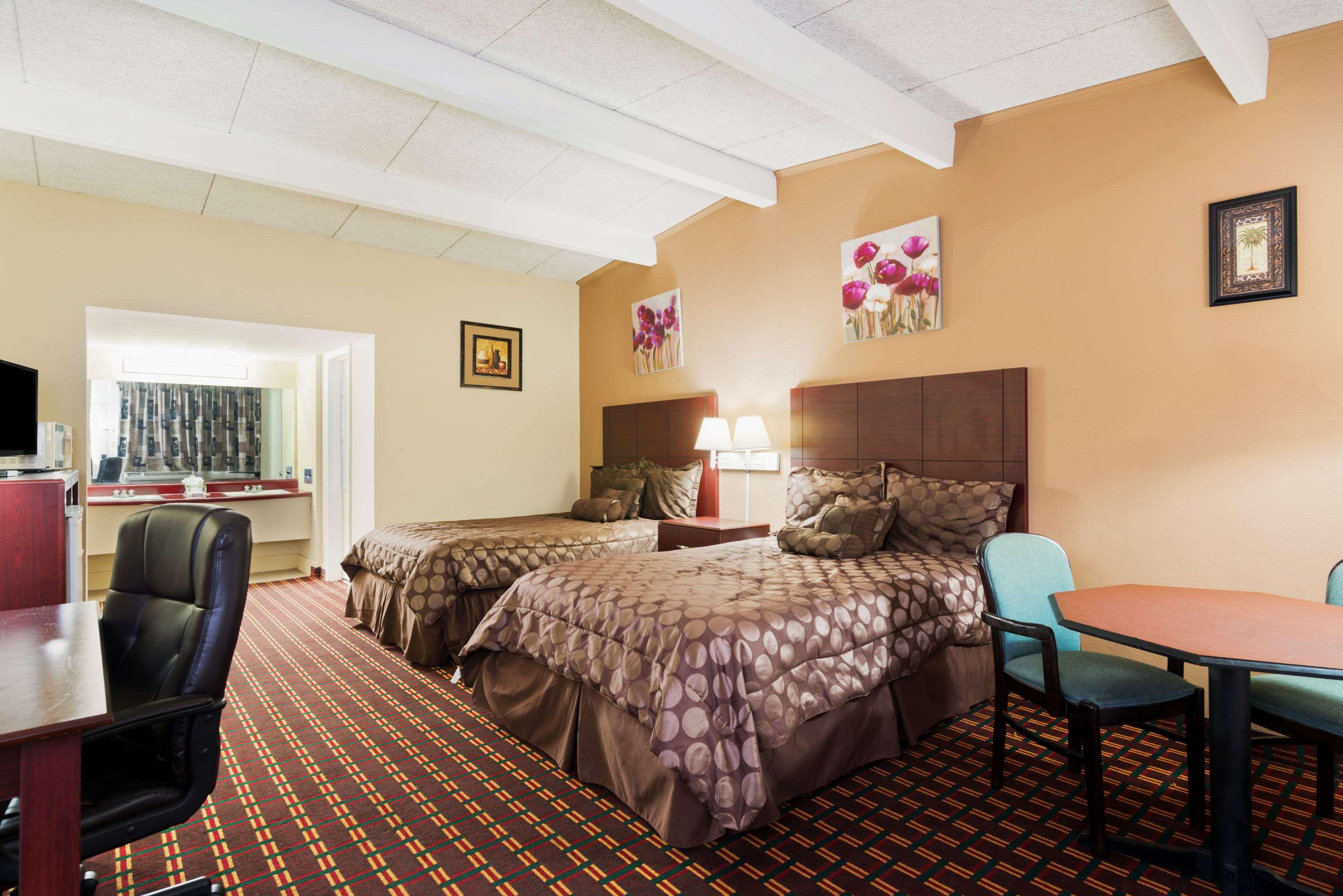 Knights Inn Fayetteville — photo 4