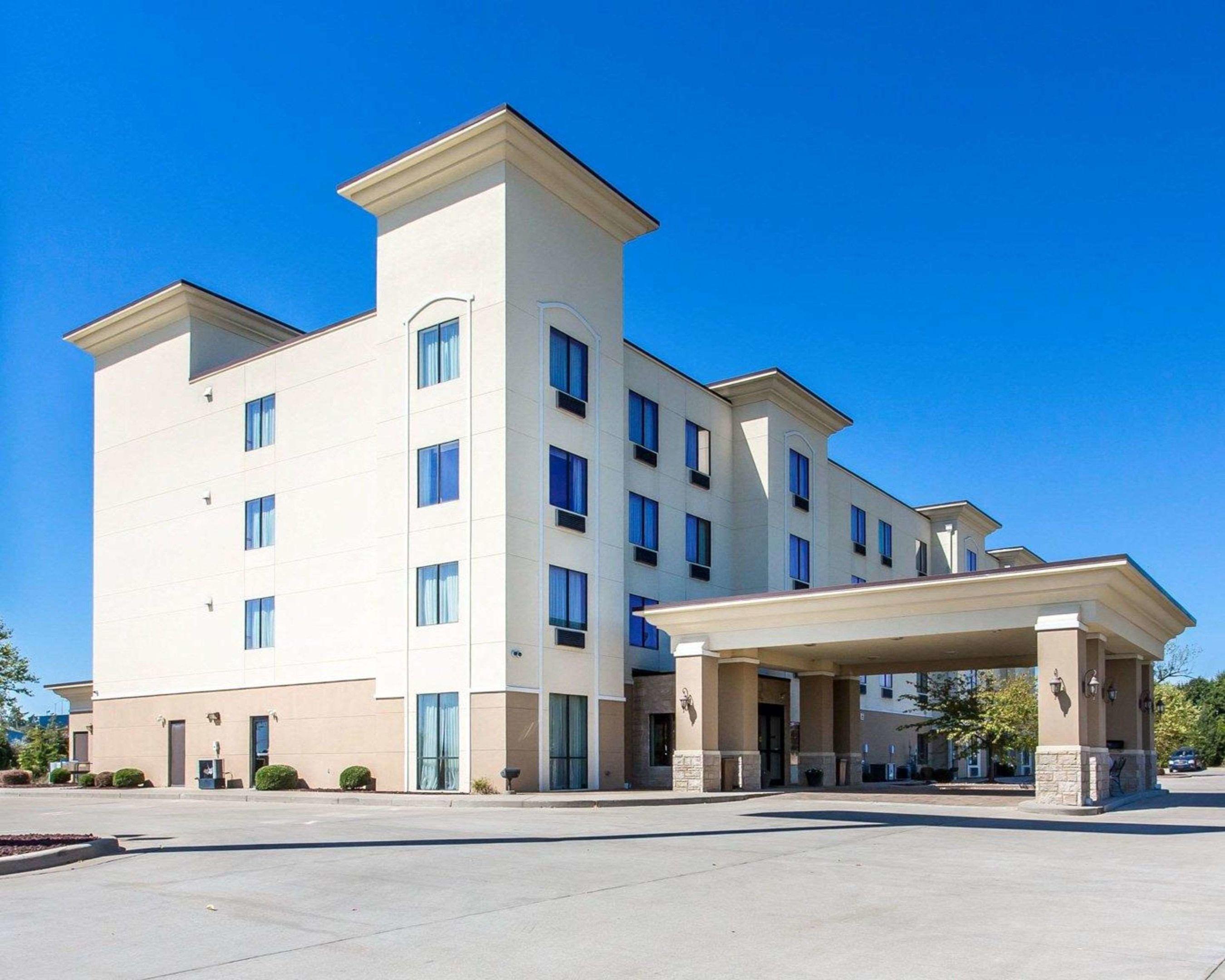 Comfort Inn & Suites — photo 4