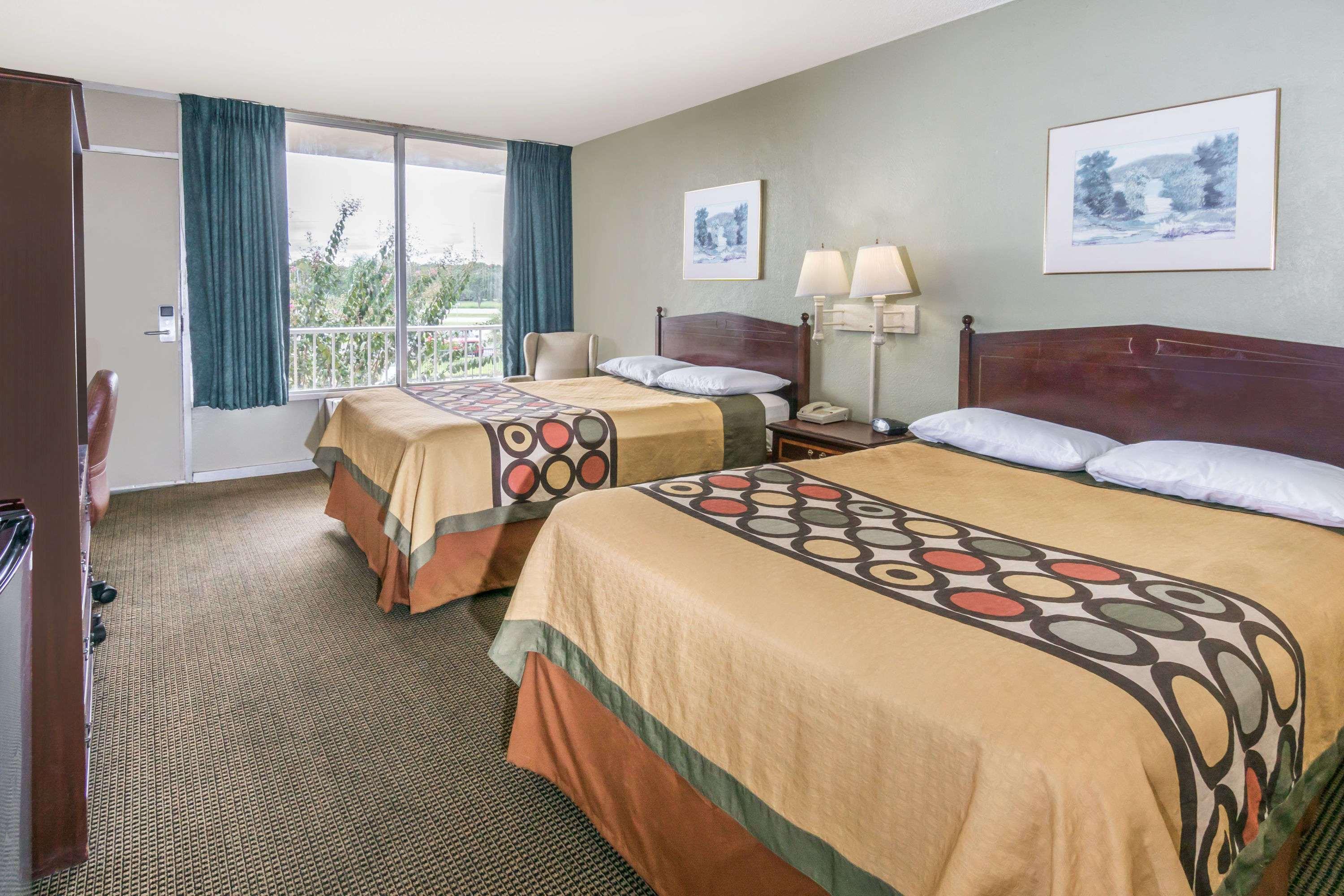 Super 8 by Wyndham Lake Jackson/Clute — photo 4