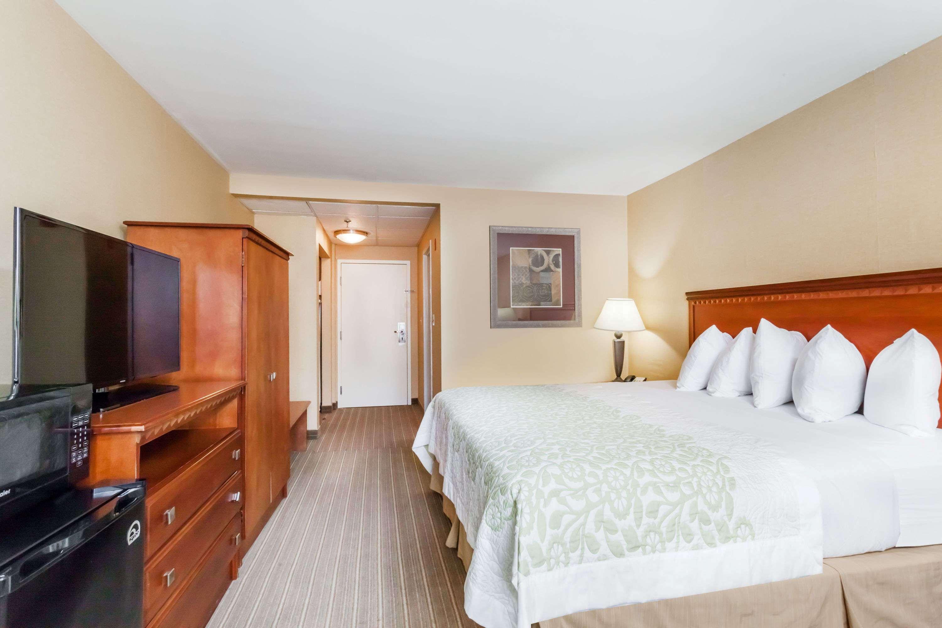 Days Inn Windsor Locks - Bradley International Airport — photo 4