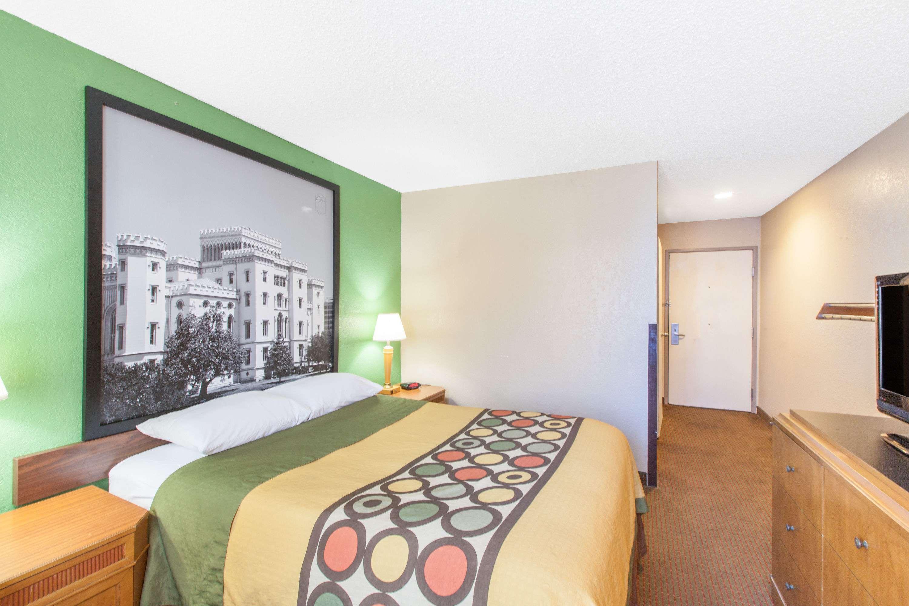 Super 8 by Wyndham Lafayette LA — photo 4