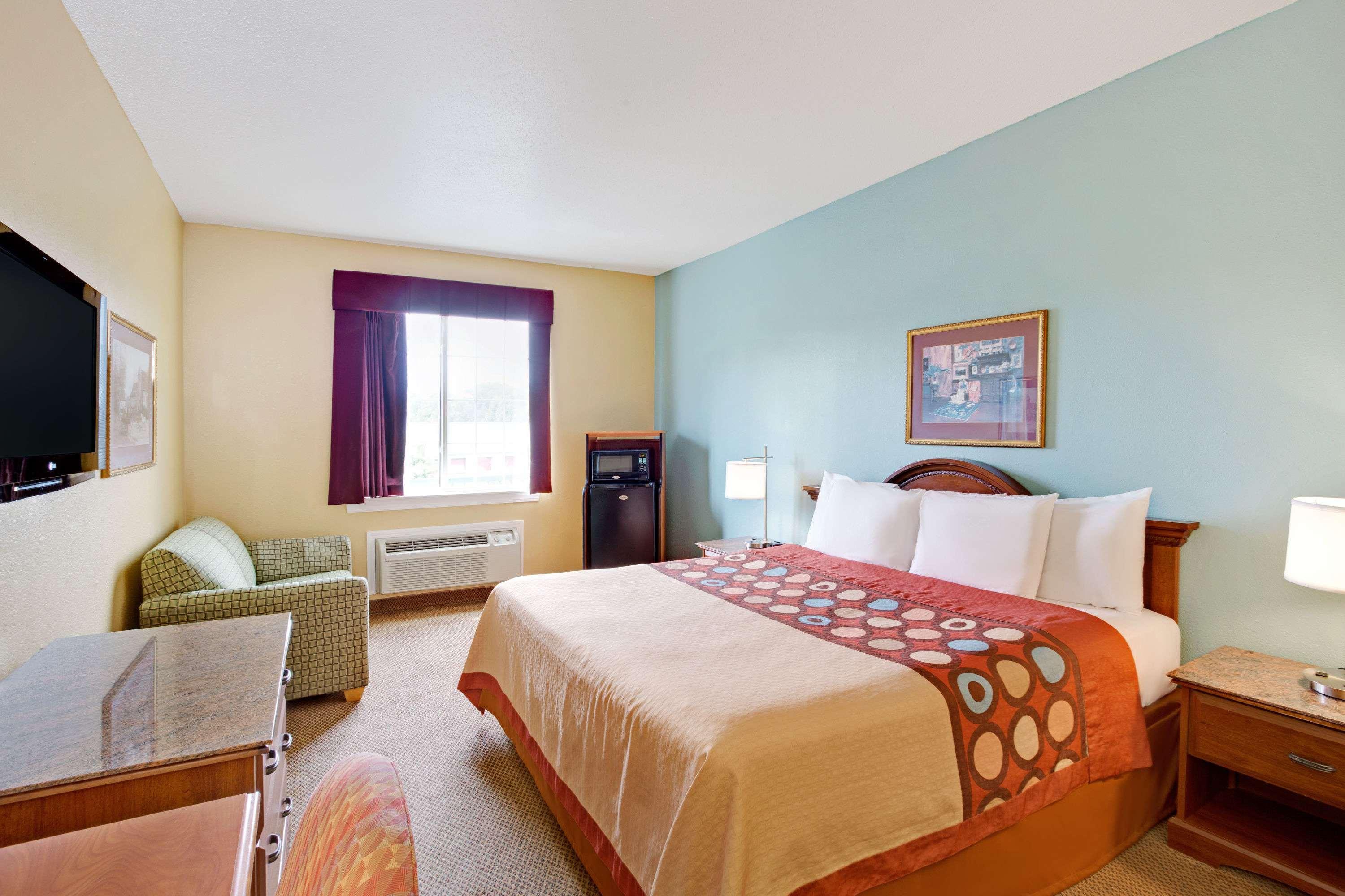 Super 8 by Wyndham Salisbury — photo 4
