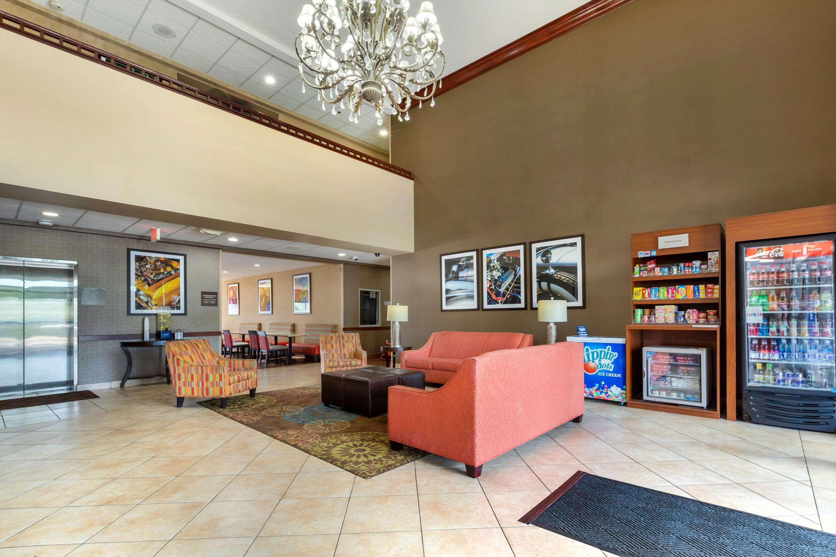 Comfort Suites — photo 5