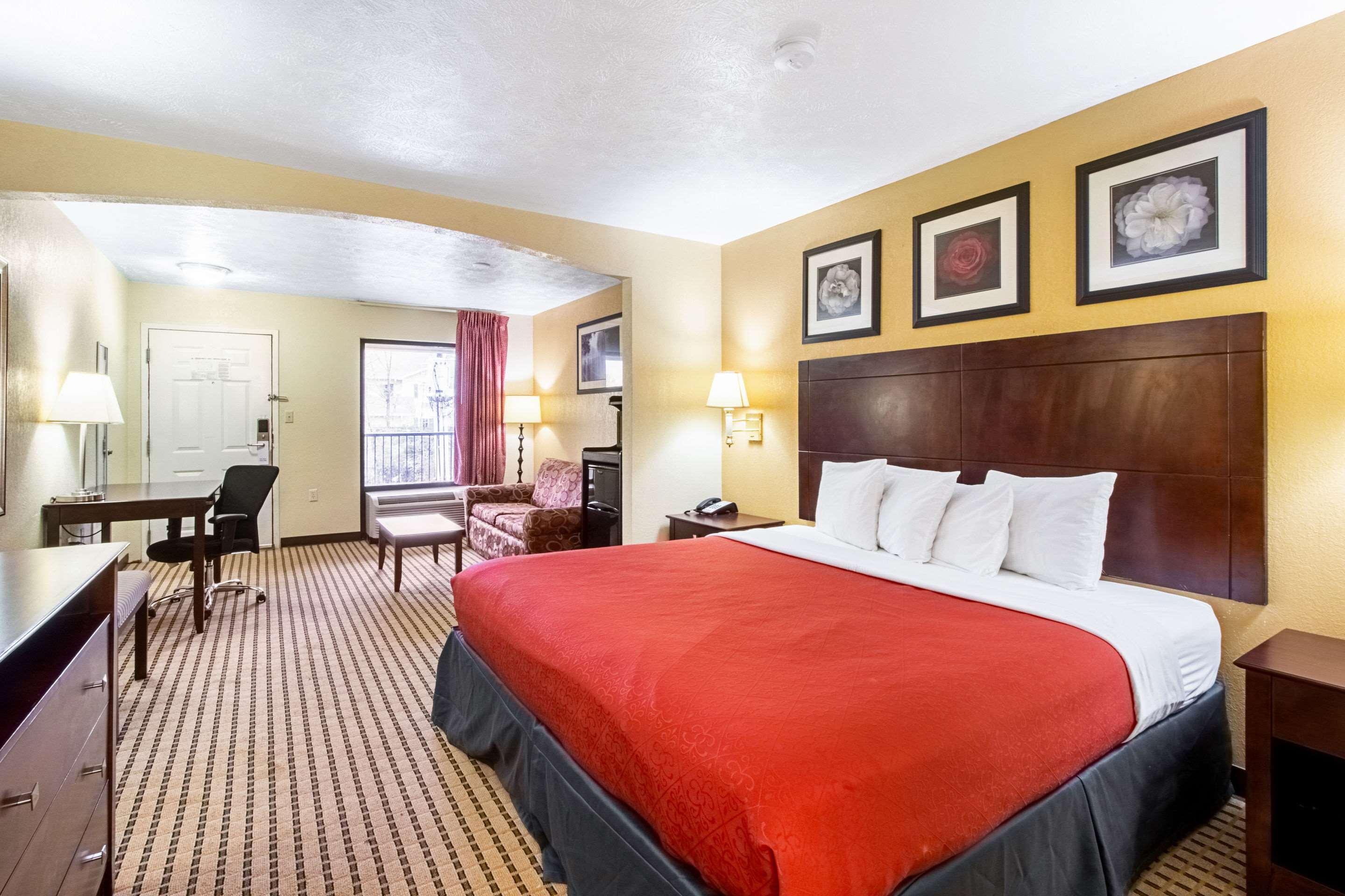 Rodeway Inn & Suites — photo 5