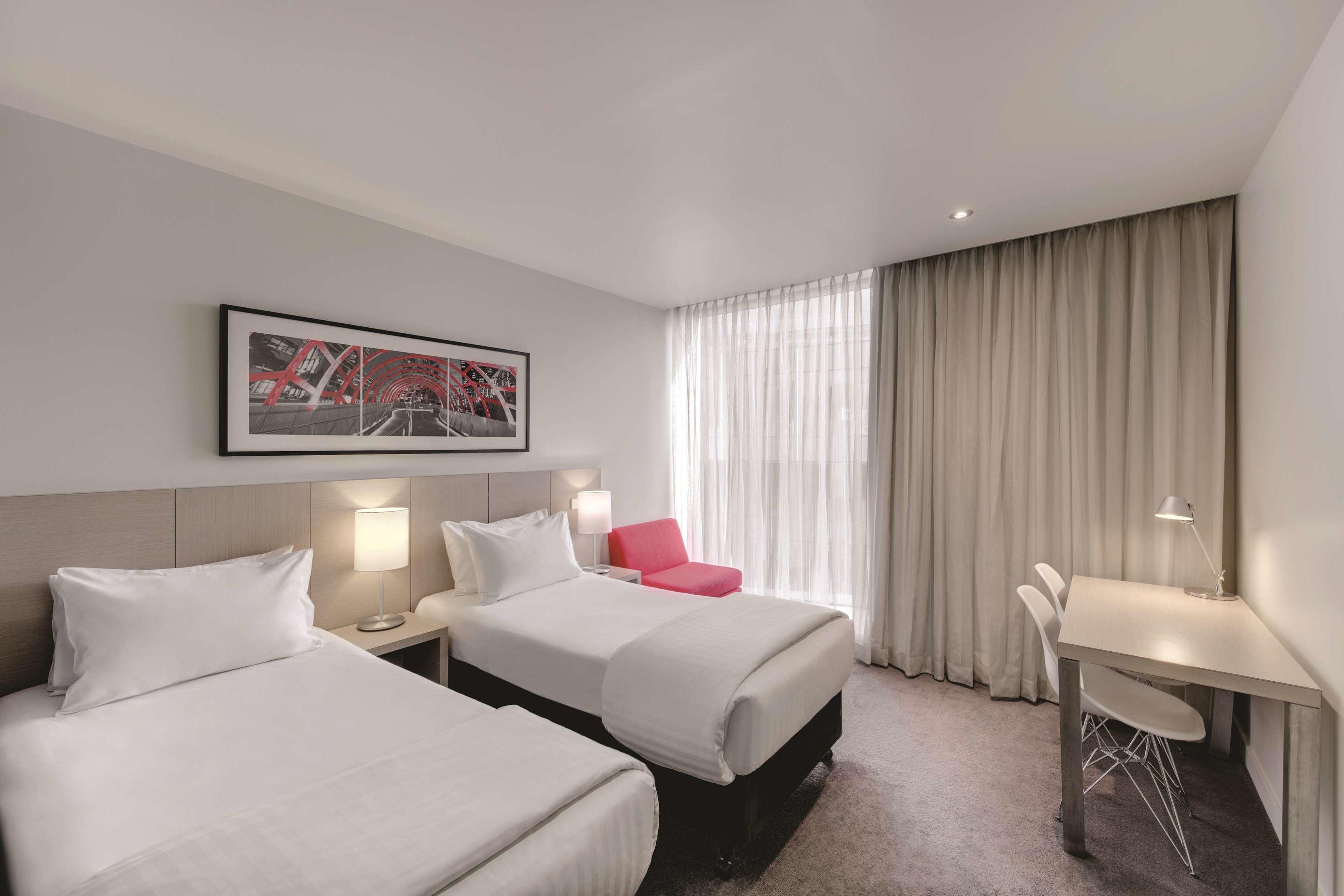 Travelodge Hotel Melbourne Docklands — photo 3