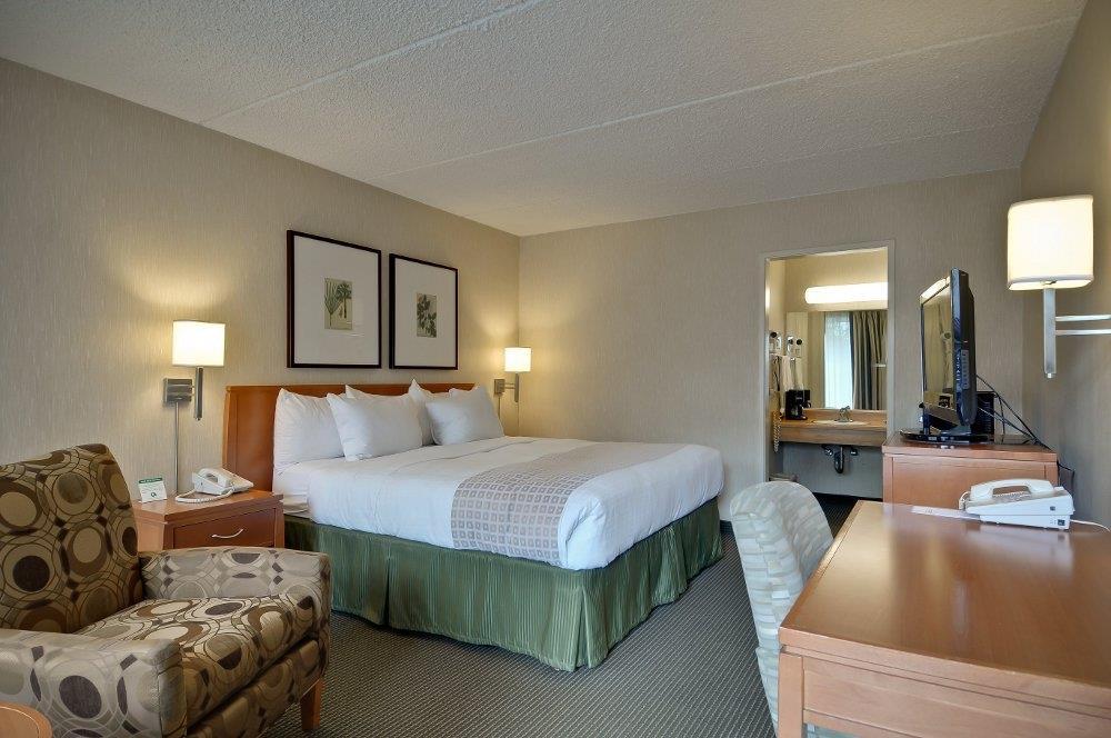 Vagabond Inn Executive Sacramento (Old Town) — photo 4