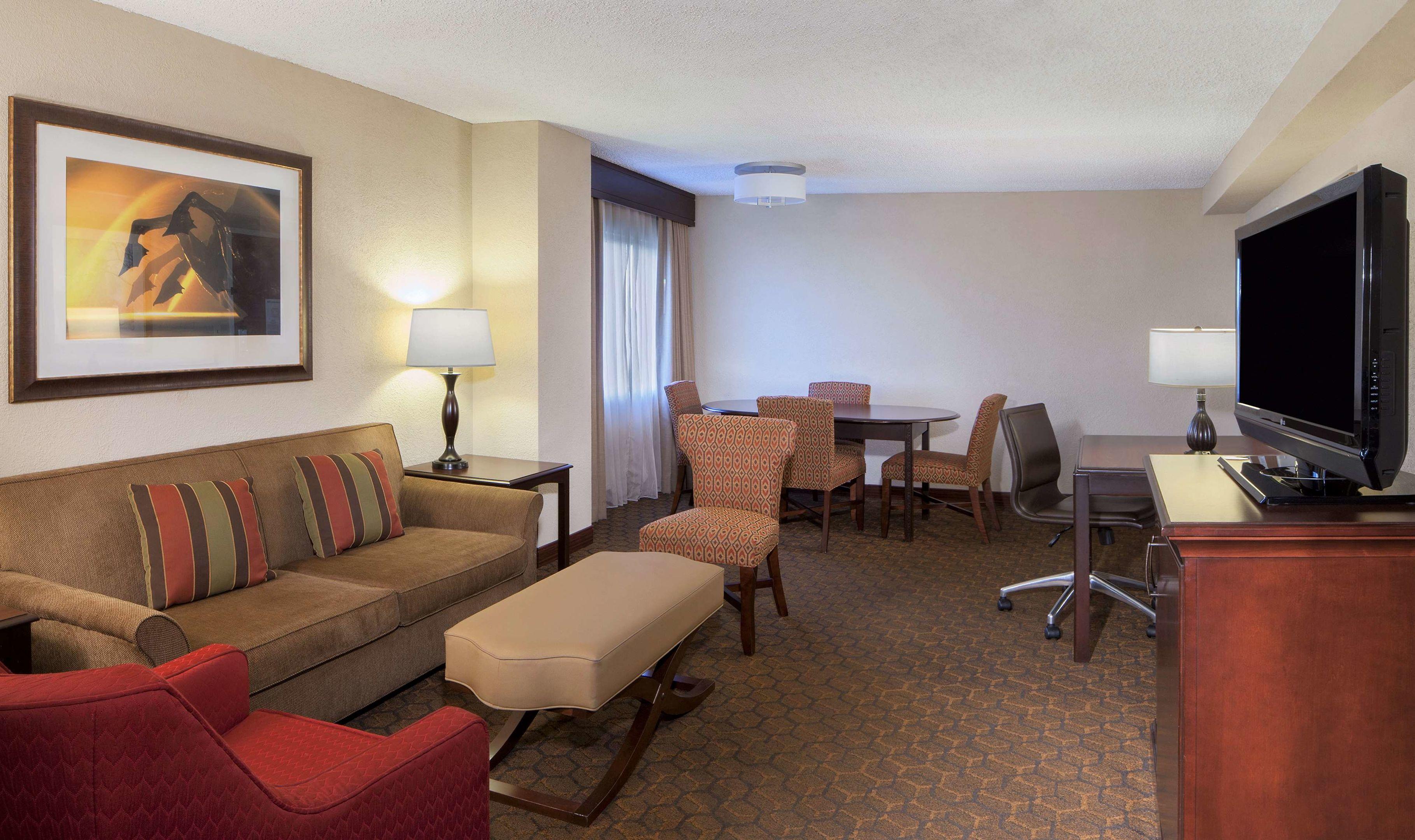 Embassy Suites by Hilton Austin Arboretum — photo 5