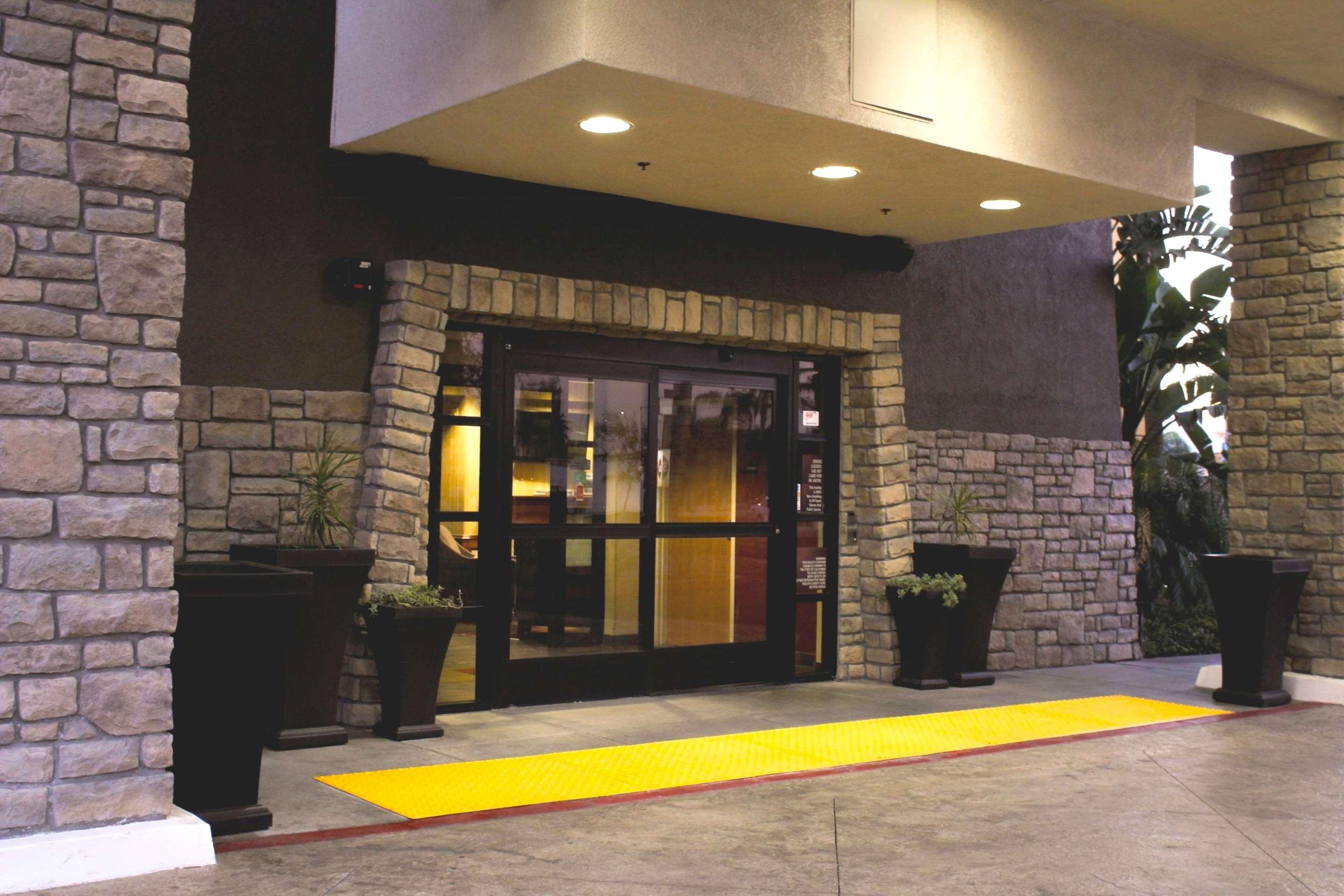 Best Western Plus Arrowhead Hotel — photo 5