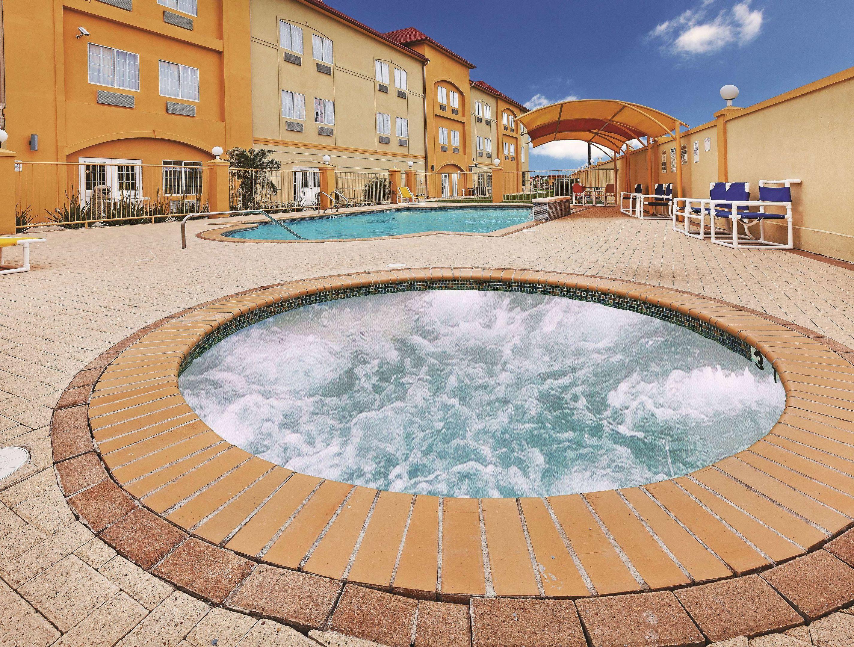 La Quinta Inn & Suites Raymondville — photo 5