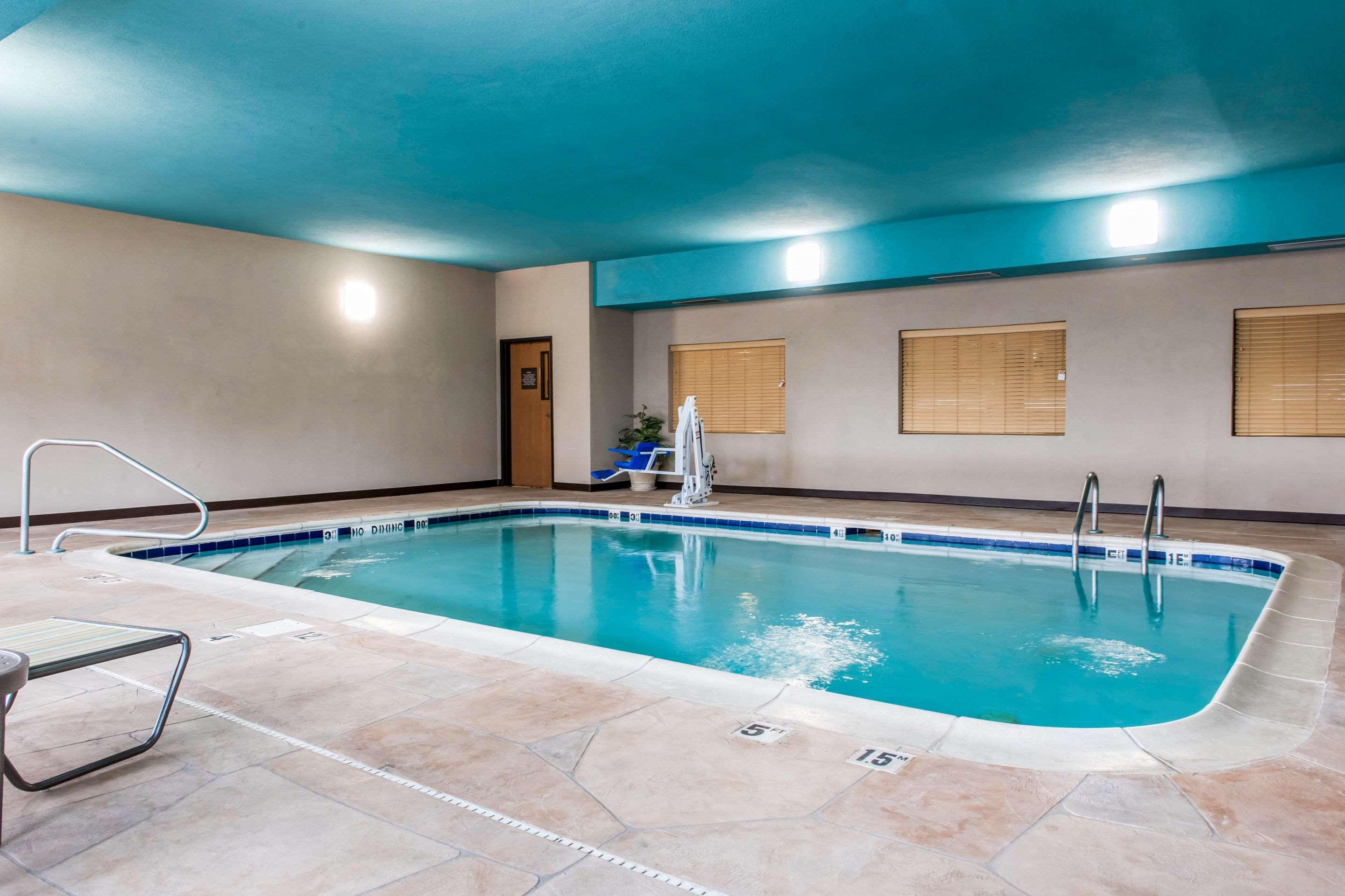 Comfort Suites — photo 5