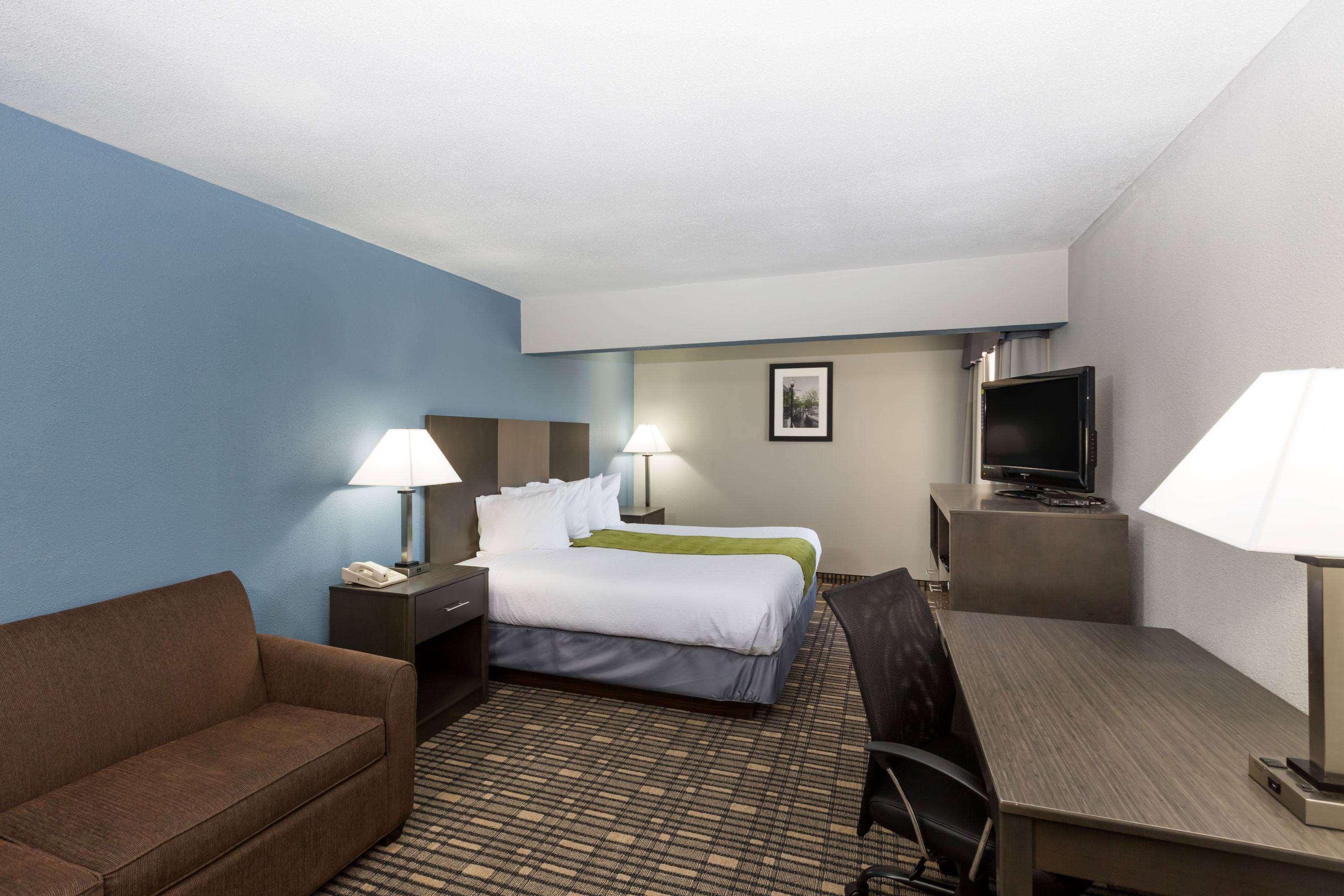 Baymont by Wyndham Pella — photo 5
