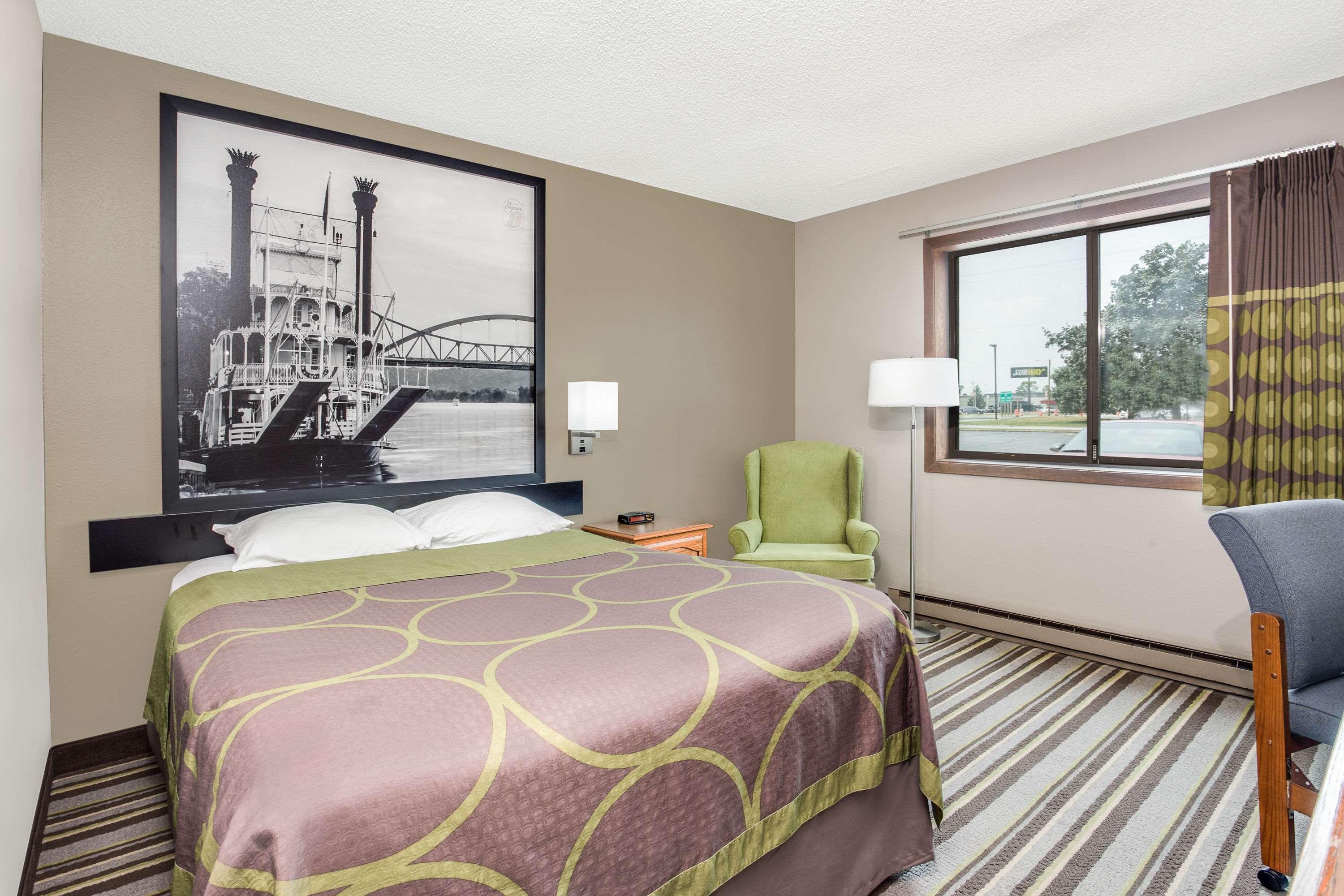 Super 8 by Wyndham Green Bay Near Stadium — photo 4