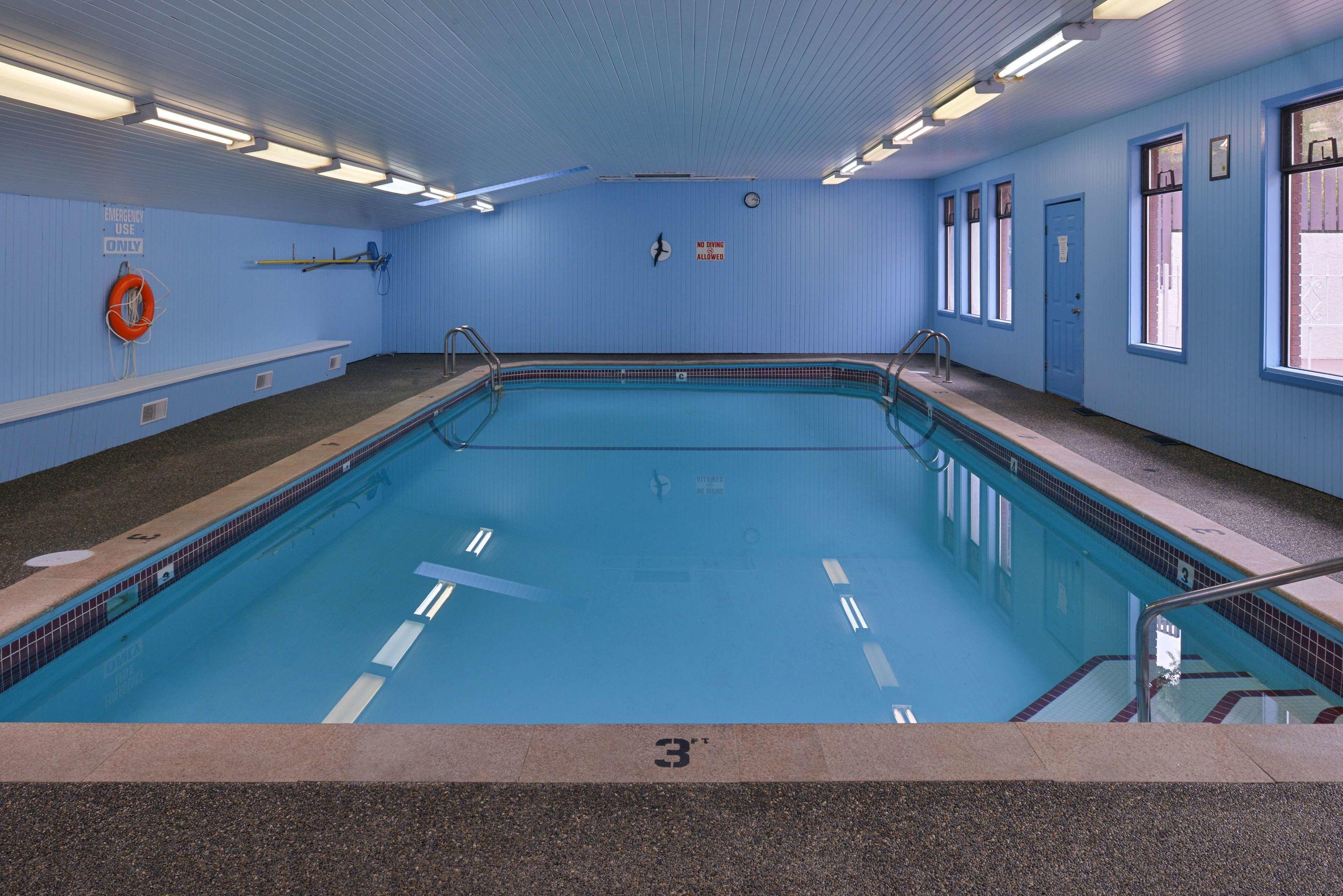 Canadas Best Value Inn & Suites Vernon — photo 3