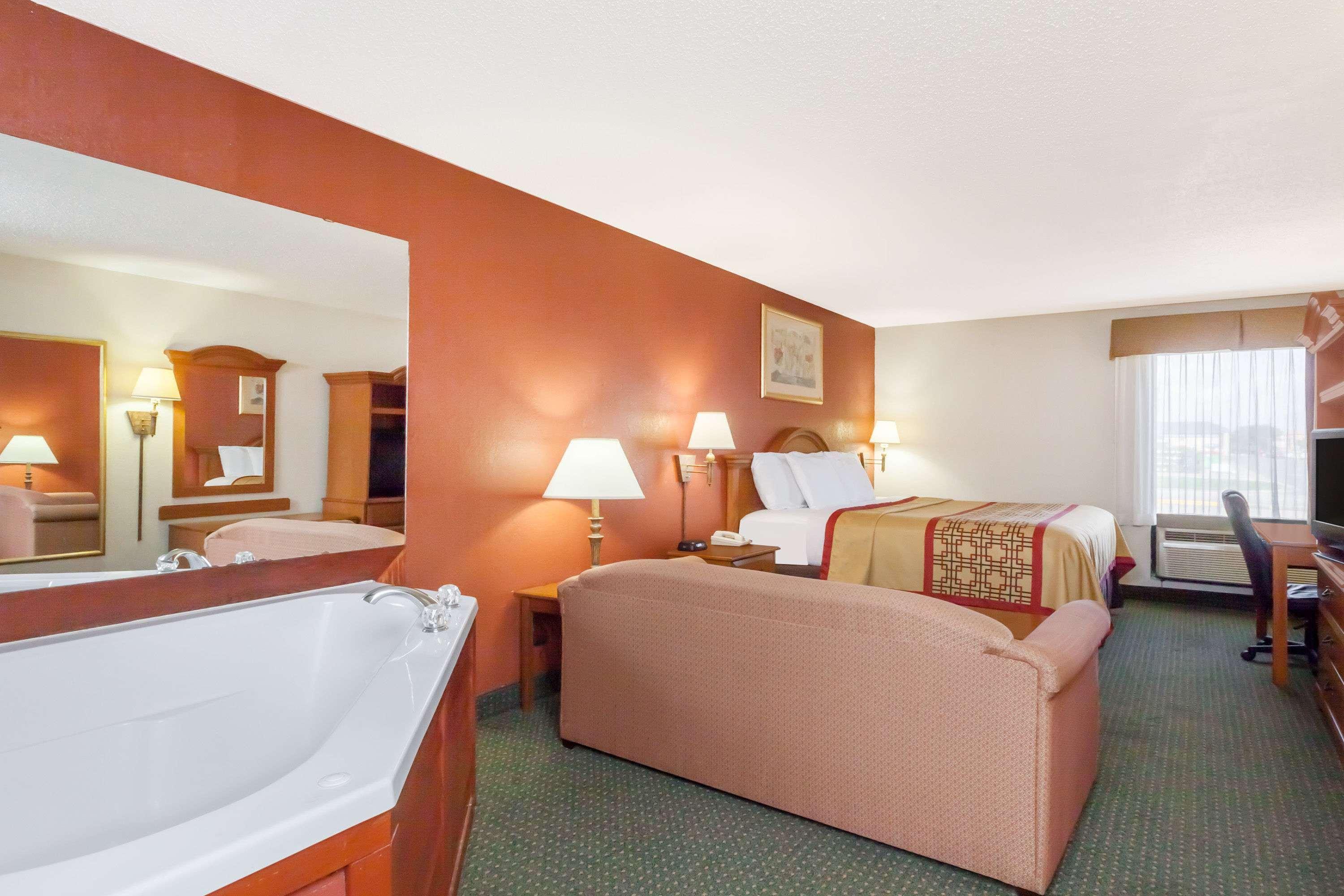 Days Inn & Suites by Wyndham New Iberia — photo 5