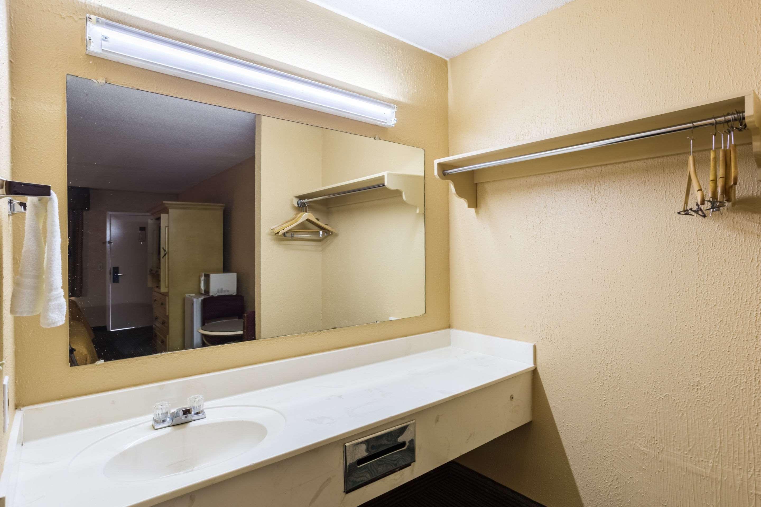 Rodeway Inn — photo 5