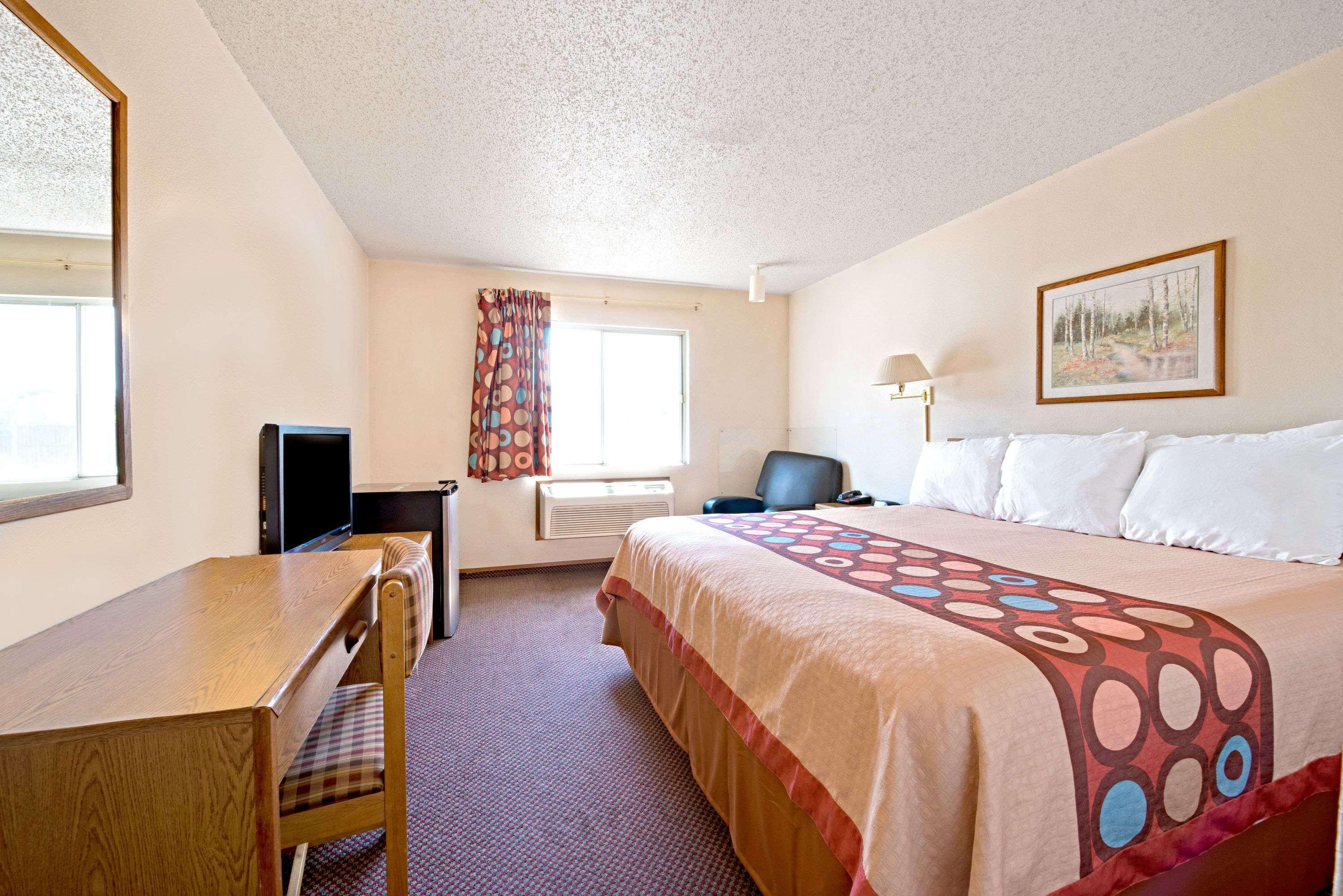 Super 8 by Wyndham Plano/Dallas Area — photo 4