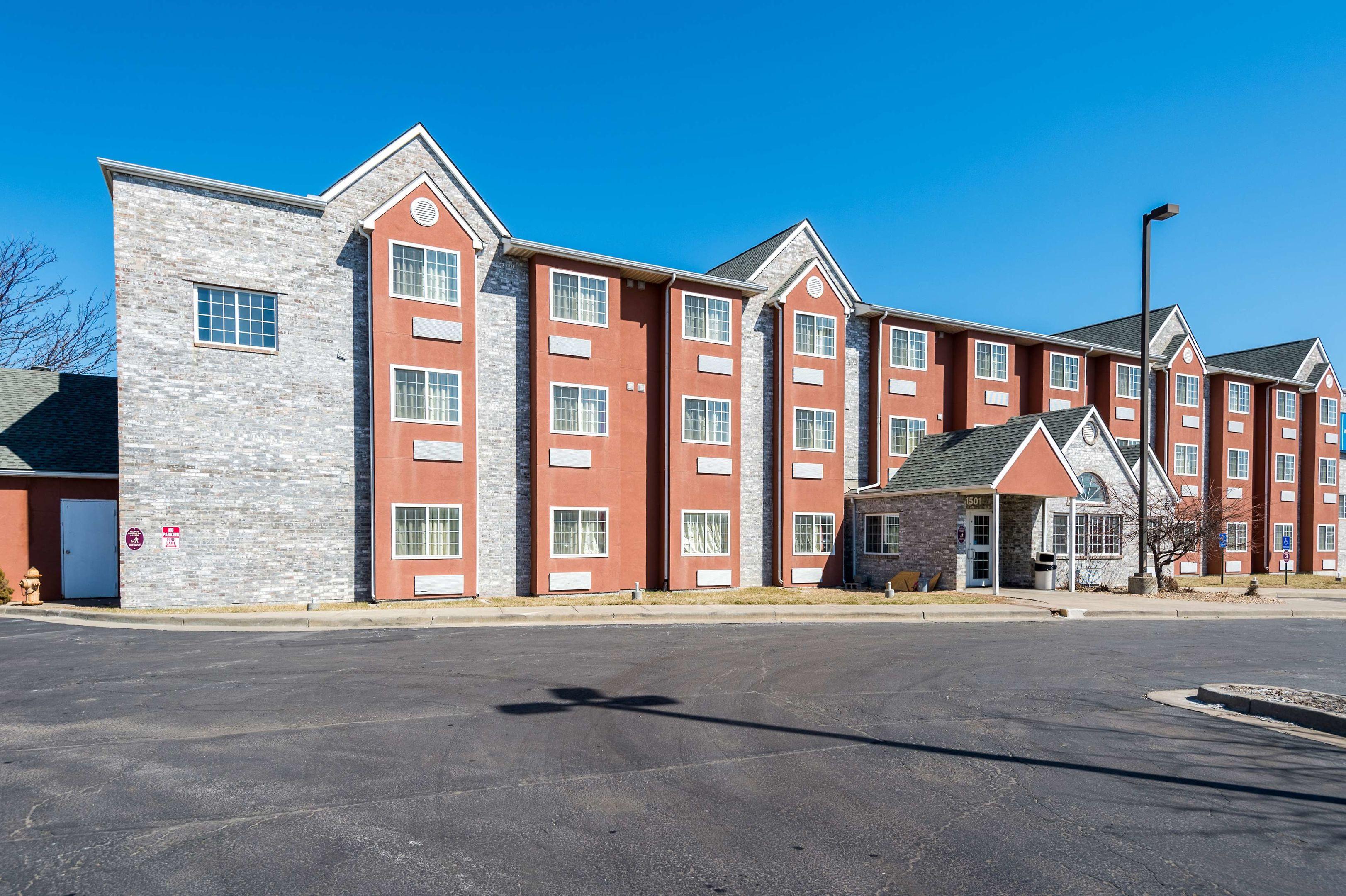 Motel 6 Olathe — photo 4